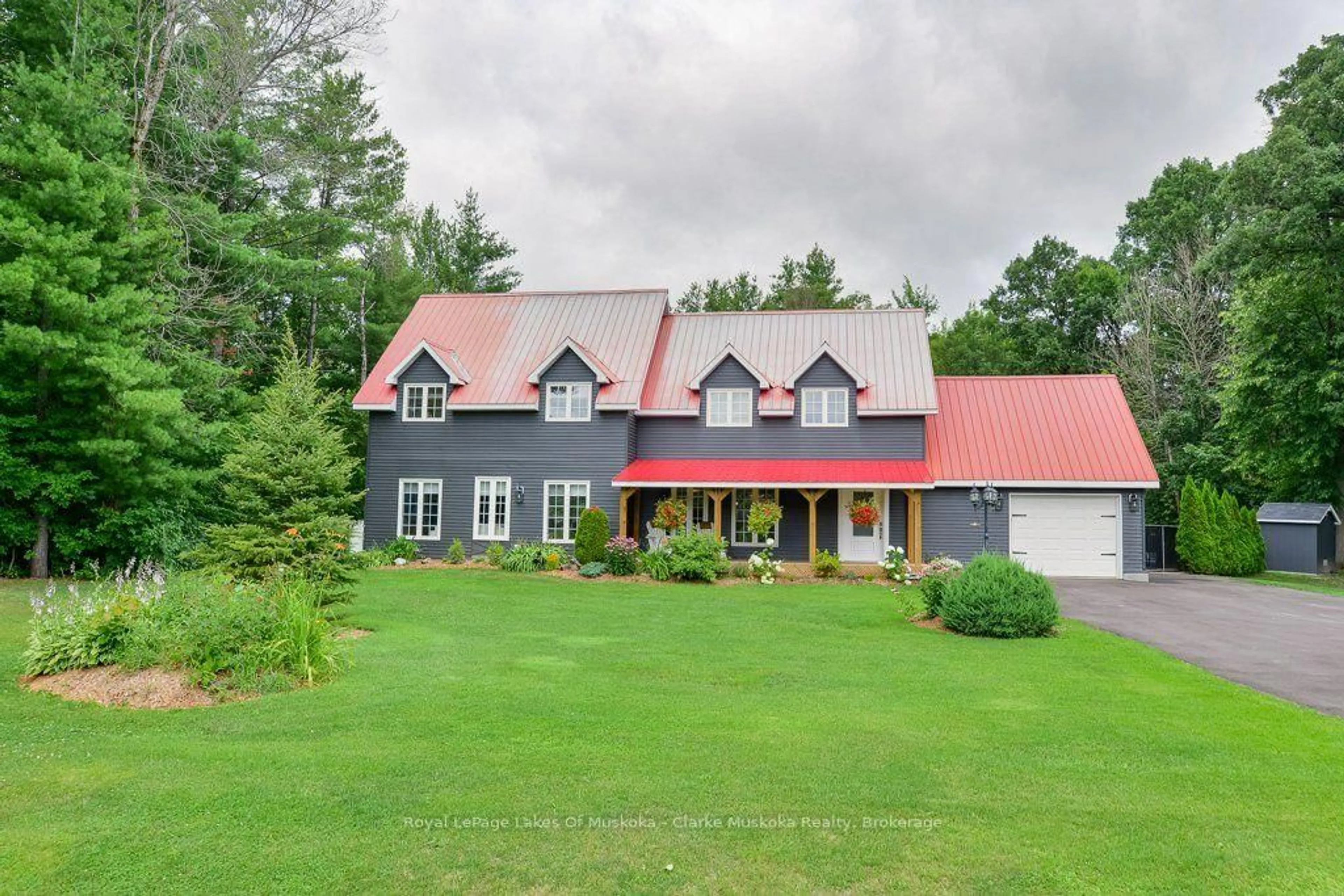 A pic from outside/outdoor area/front of a property/back of a property/a pic from drone, unknown for 1572 Laughlin Falls Rd, Severn Ontario L0K 1E0