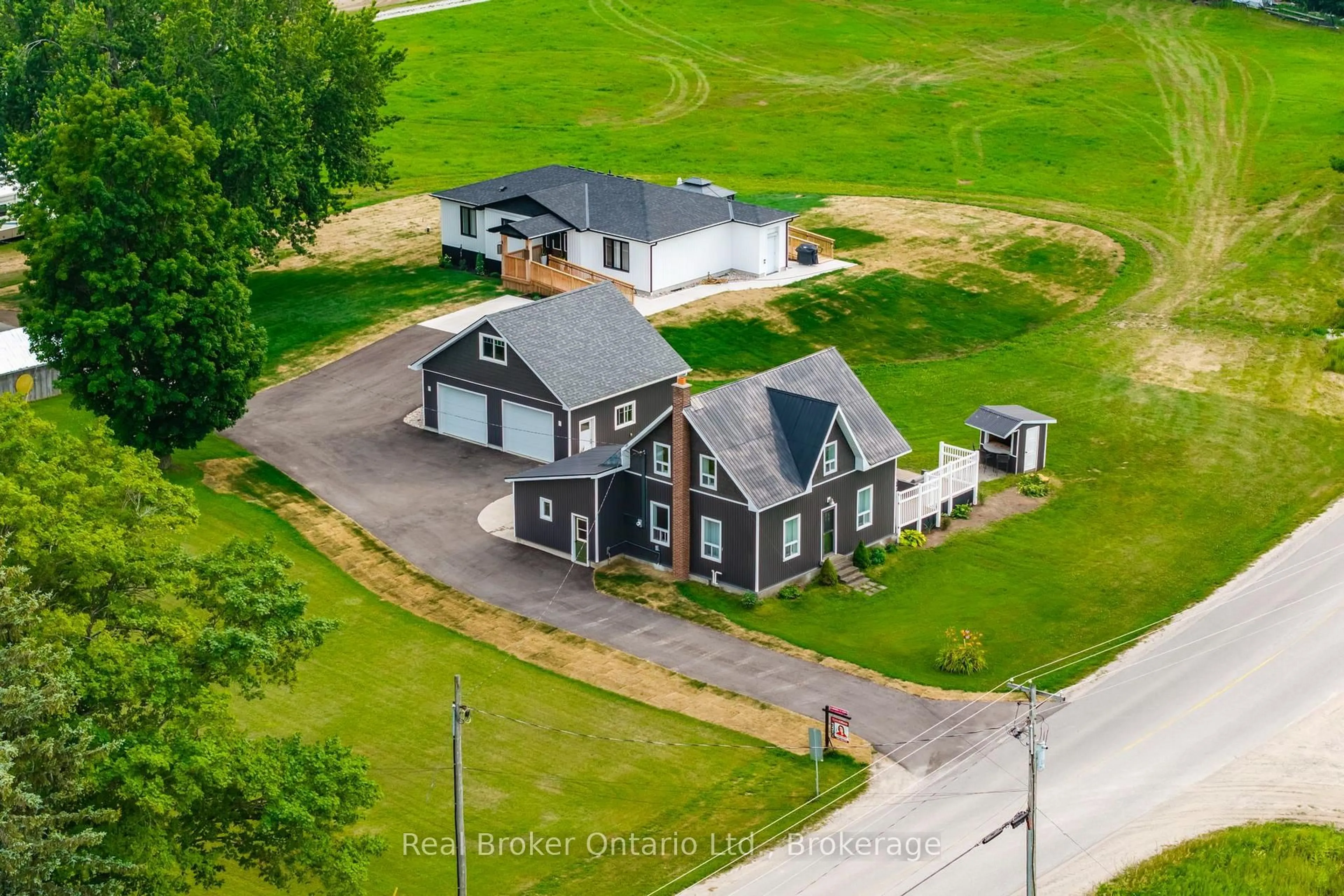 A pic from outside/outdoor area/front of a property/back of a property/a pic from drone, unknown for 597 Lafontaine Rd, Tiny Ontario L9M 0L7