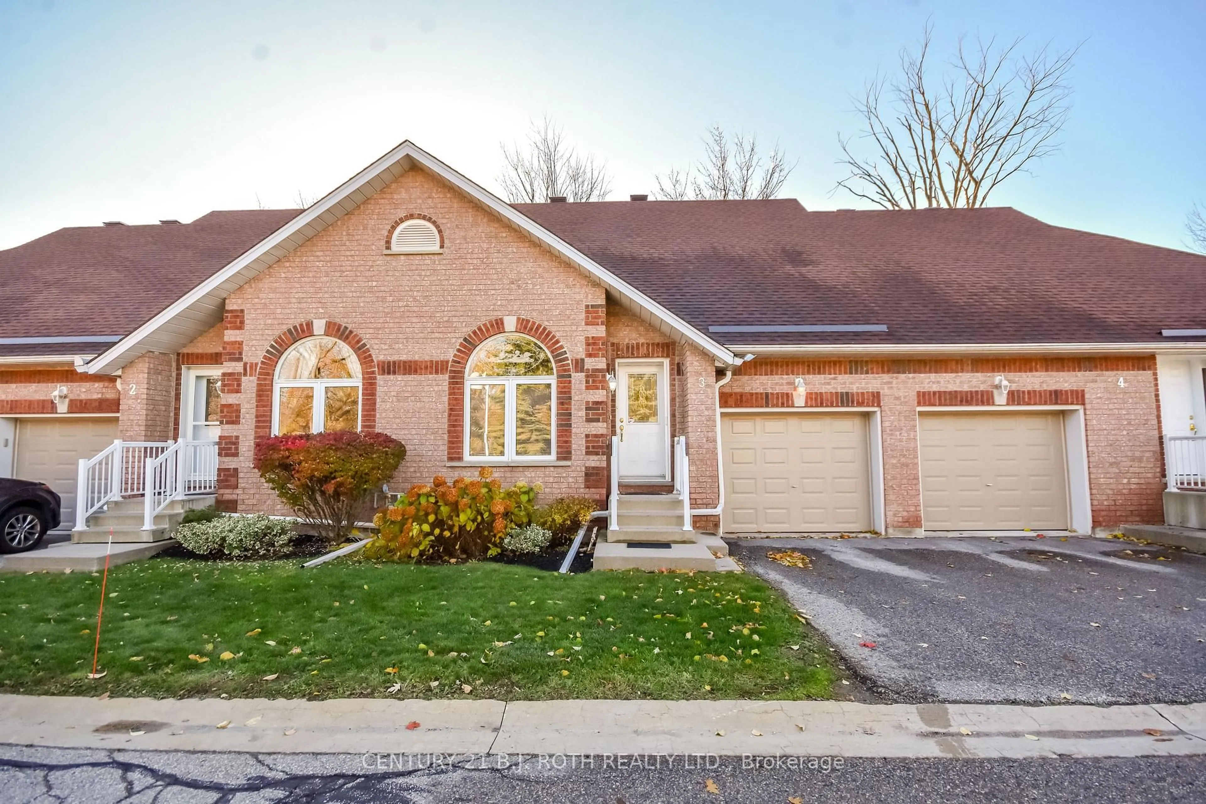 Home with brick exterior material, street for 358 Little Ave #3, Barrie Ontario L4N 2Z6