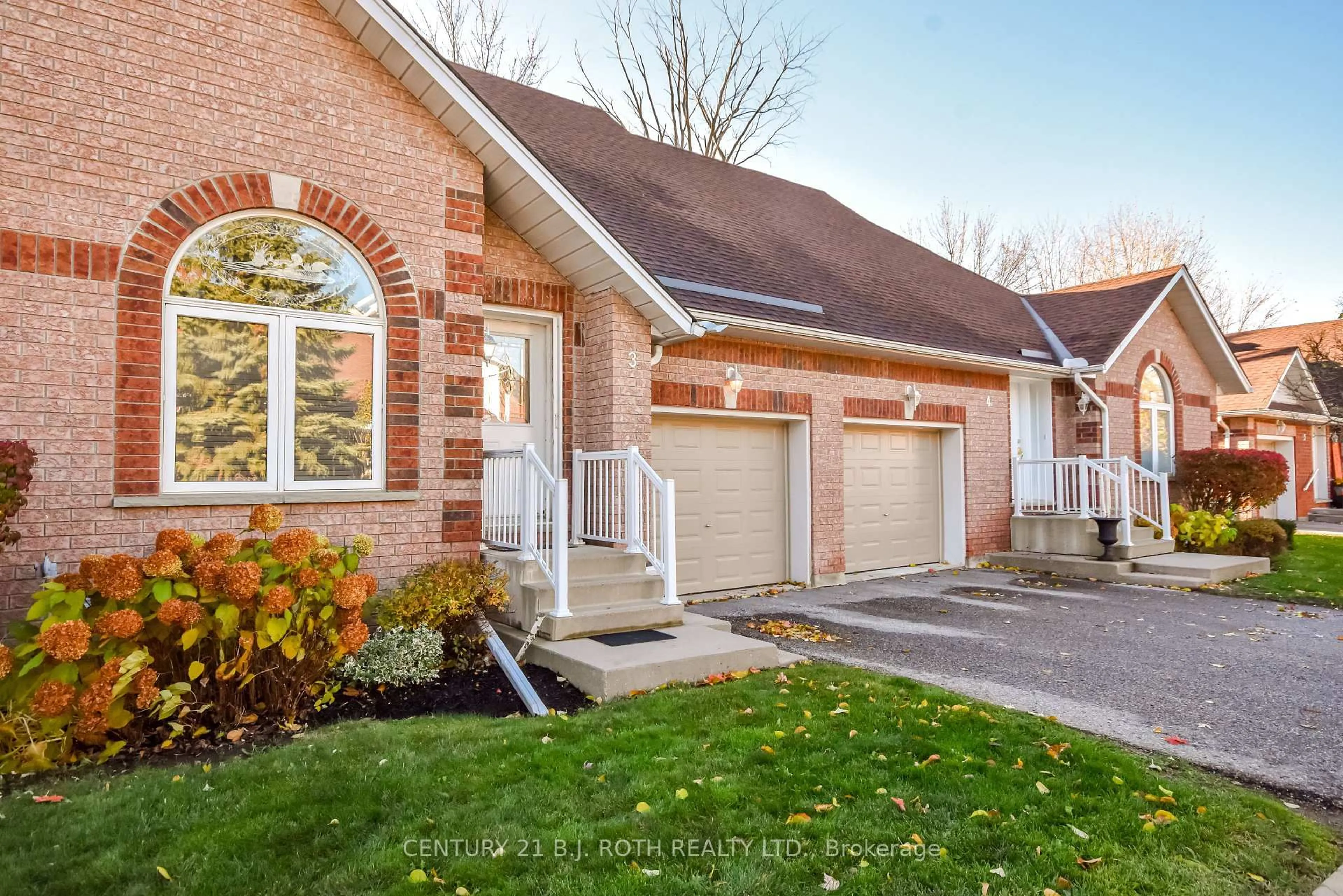Home with brick exterior material, street for 358 Little Ave #3, Barrie Ontario L4N 2Z6