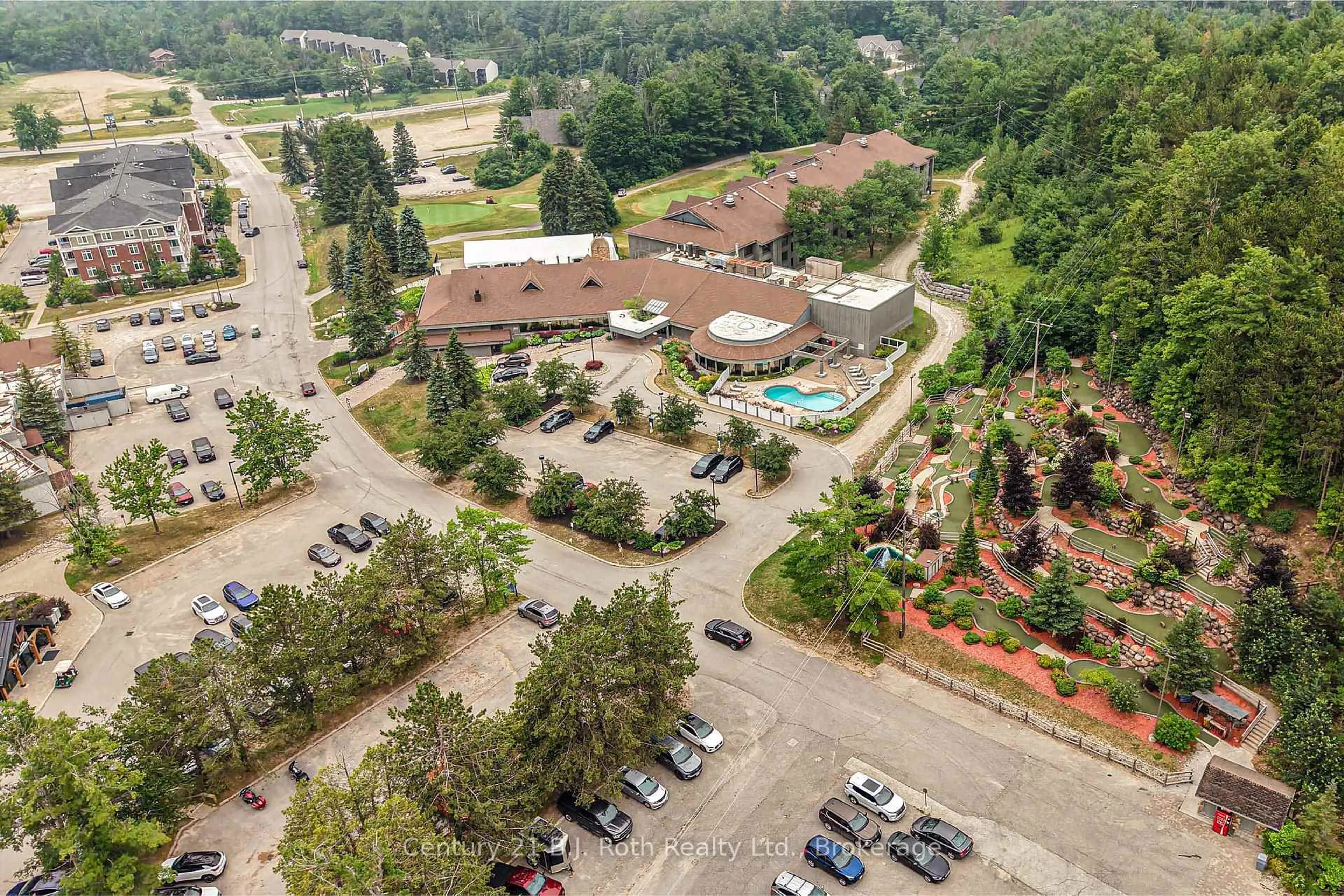 A pic from outside/outdoor area/front of a property/back of a property/a pic from drone, mountain view for 40 Horseshoe Blvd #Suite 206, Oro-Medonte Ontario L4M 4Y8