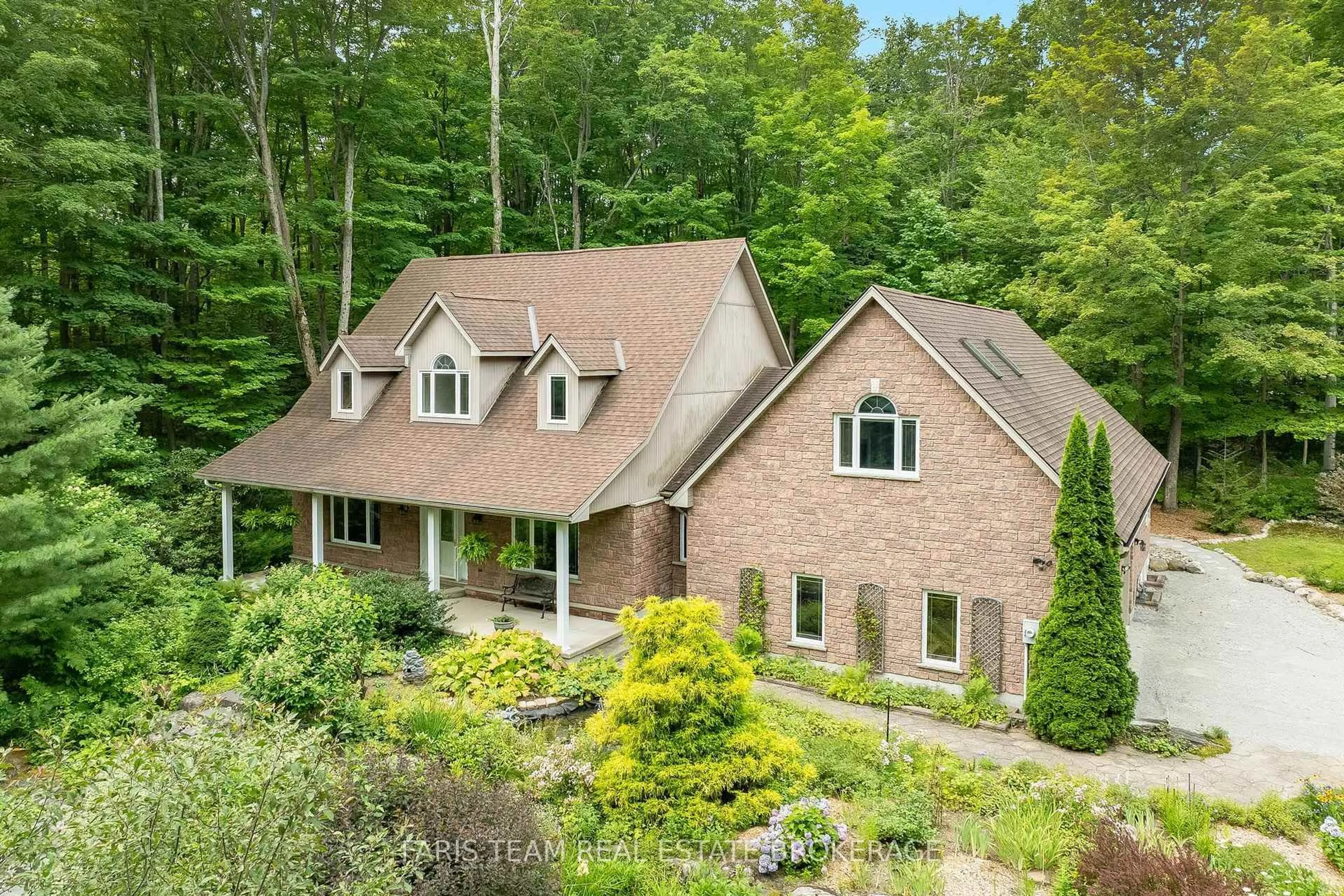 A pic from outside/outdoor area/front of a property/back of a property/a pic from drone, unknown for 105 Copeland Creek Dr, Tiny Ontario L9M 0M2