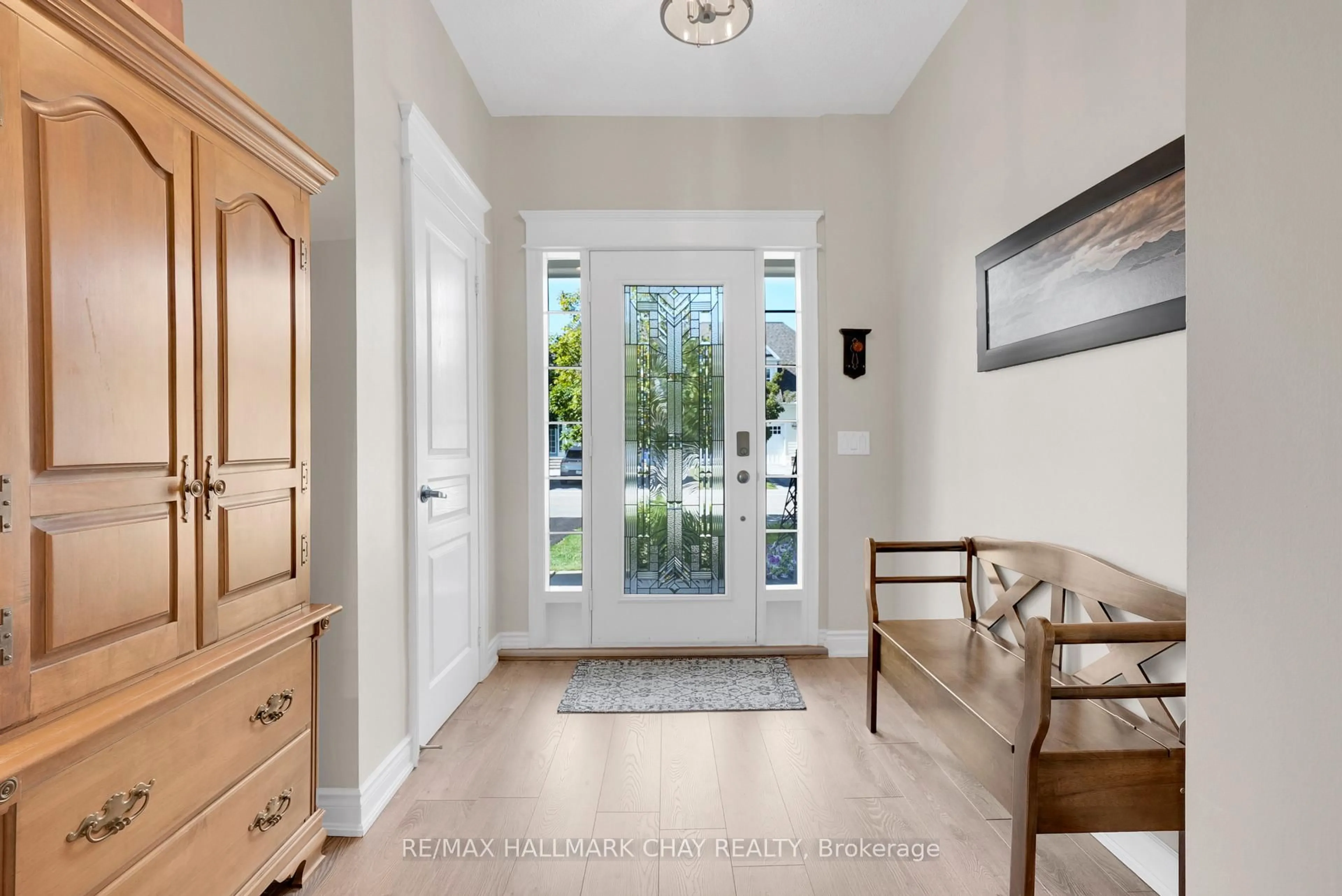 Indoor entryway for 143 Wycliffe Cove St, Tay Ontario L0K 2A0