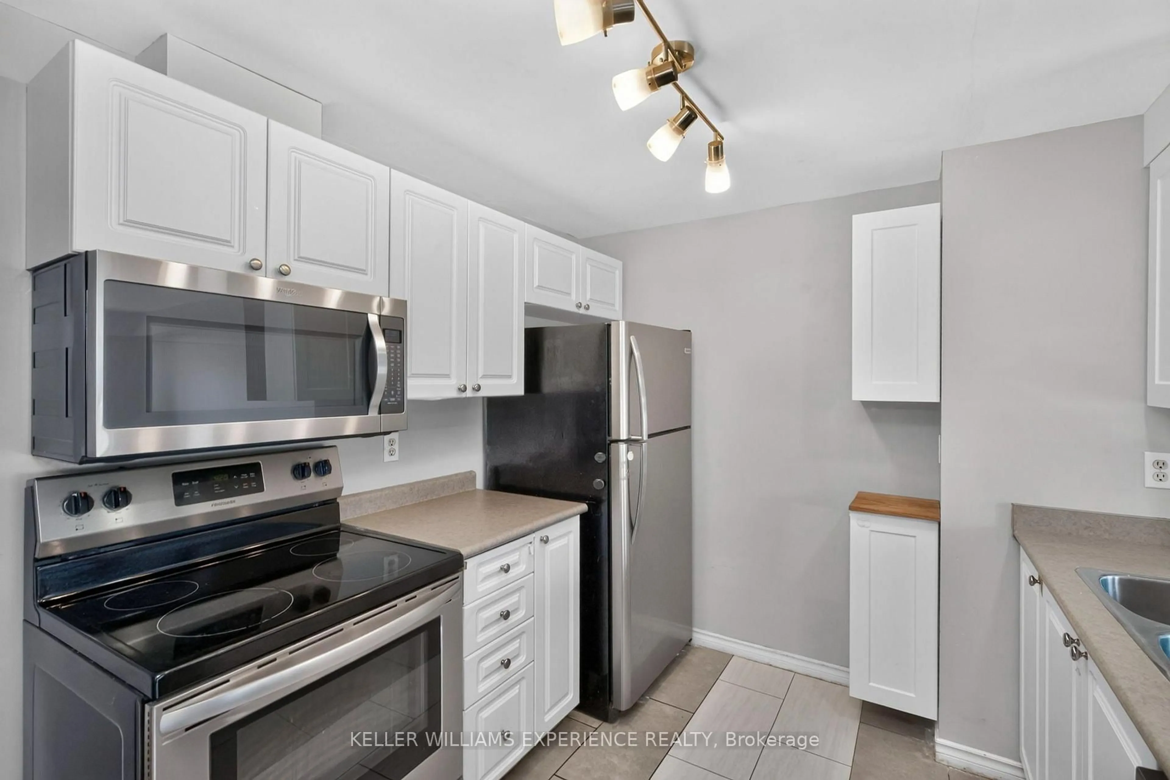 Standard kitchen, unknown for 264 DUNSMORE Lane, Barrie Ontario L4M 7A7