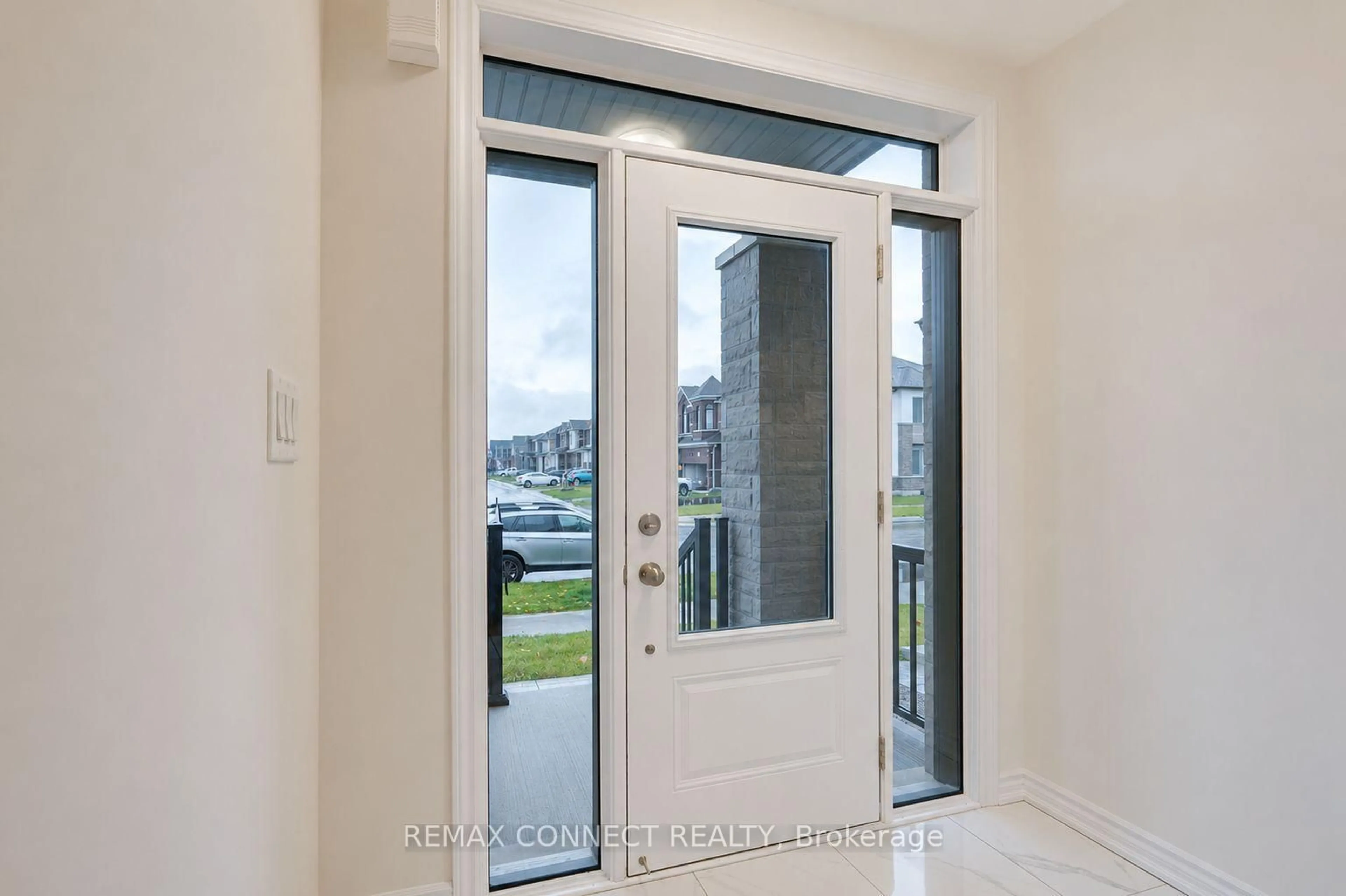 Indoor entryway for 146 Nottingham Rd, Barrie Ontario L9J 0W5