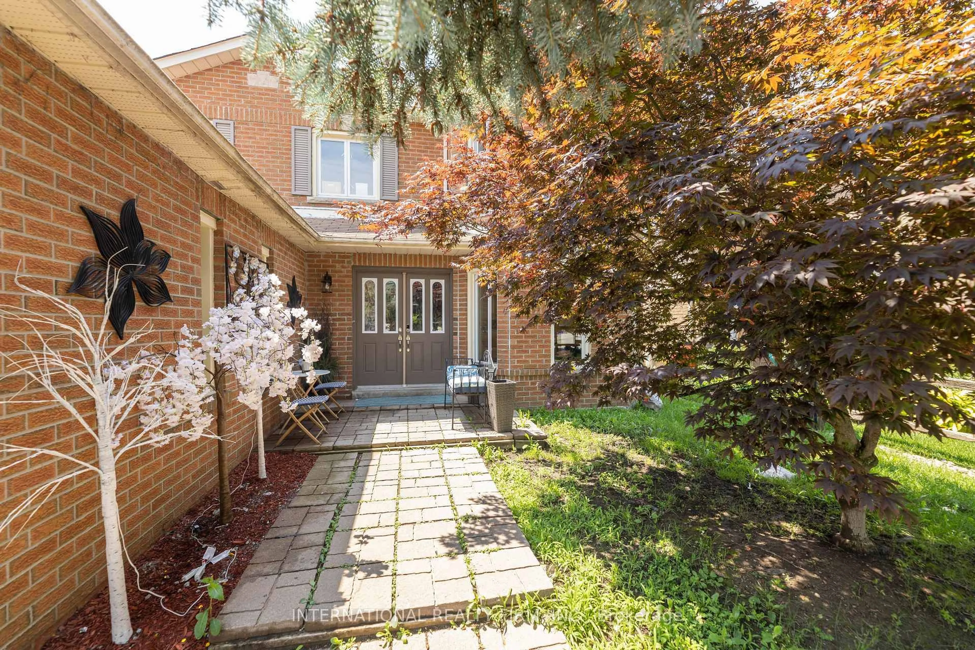 Patio, street for 2 Hook Crt, Barrie Ontario L4N 7H7