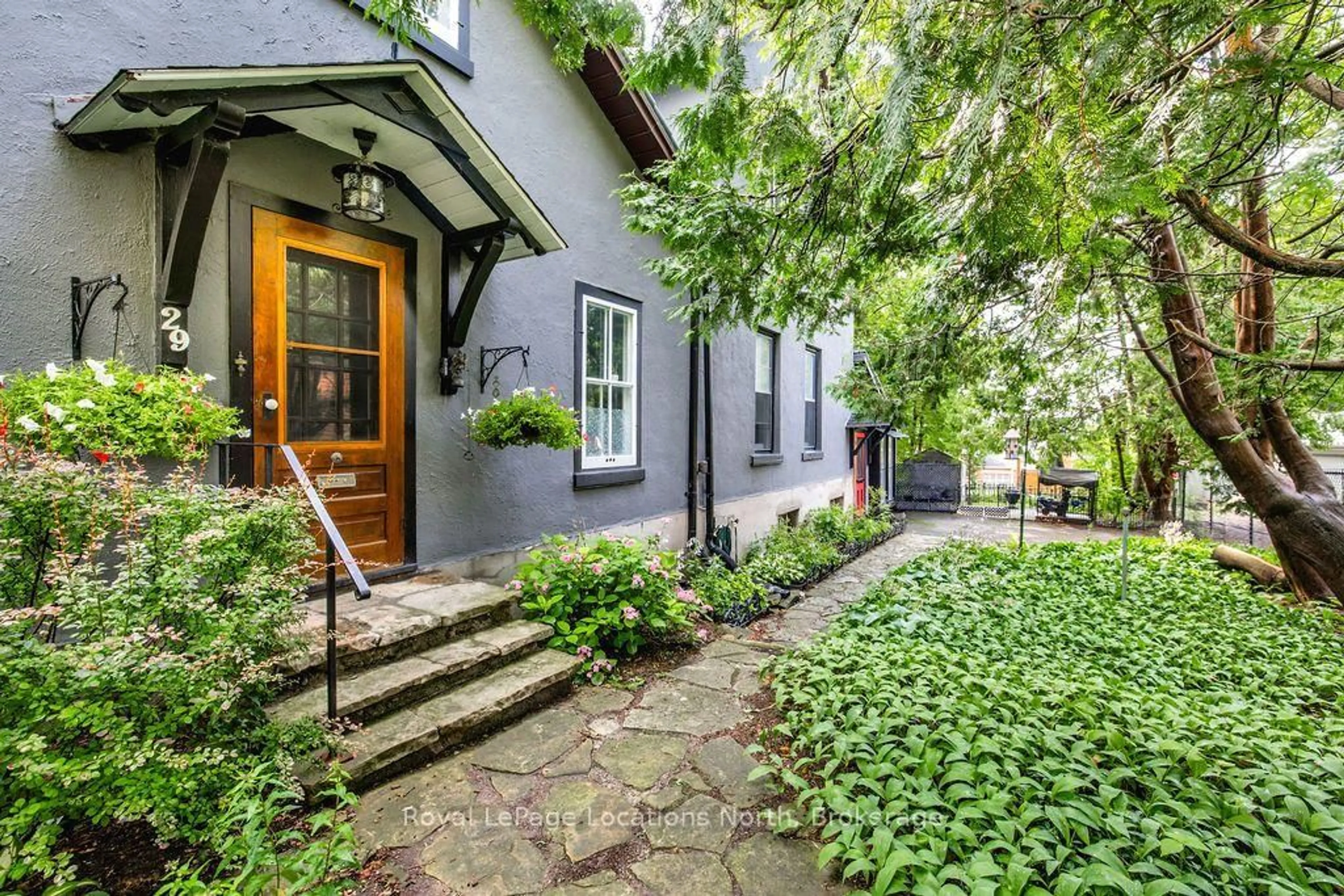 Patio, street for 29 TECUMSETH St, Orillia Ontario L3V 1X7
