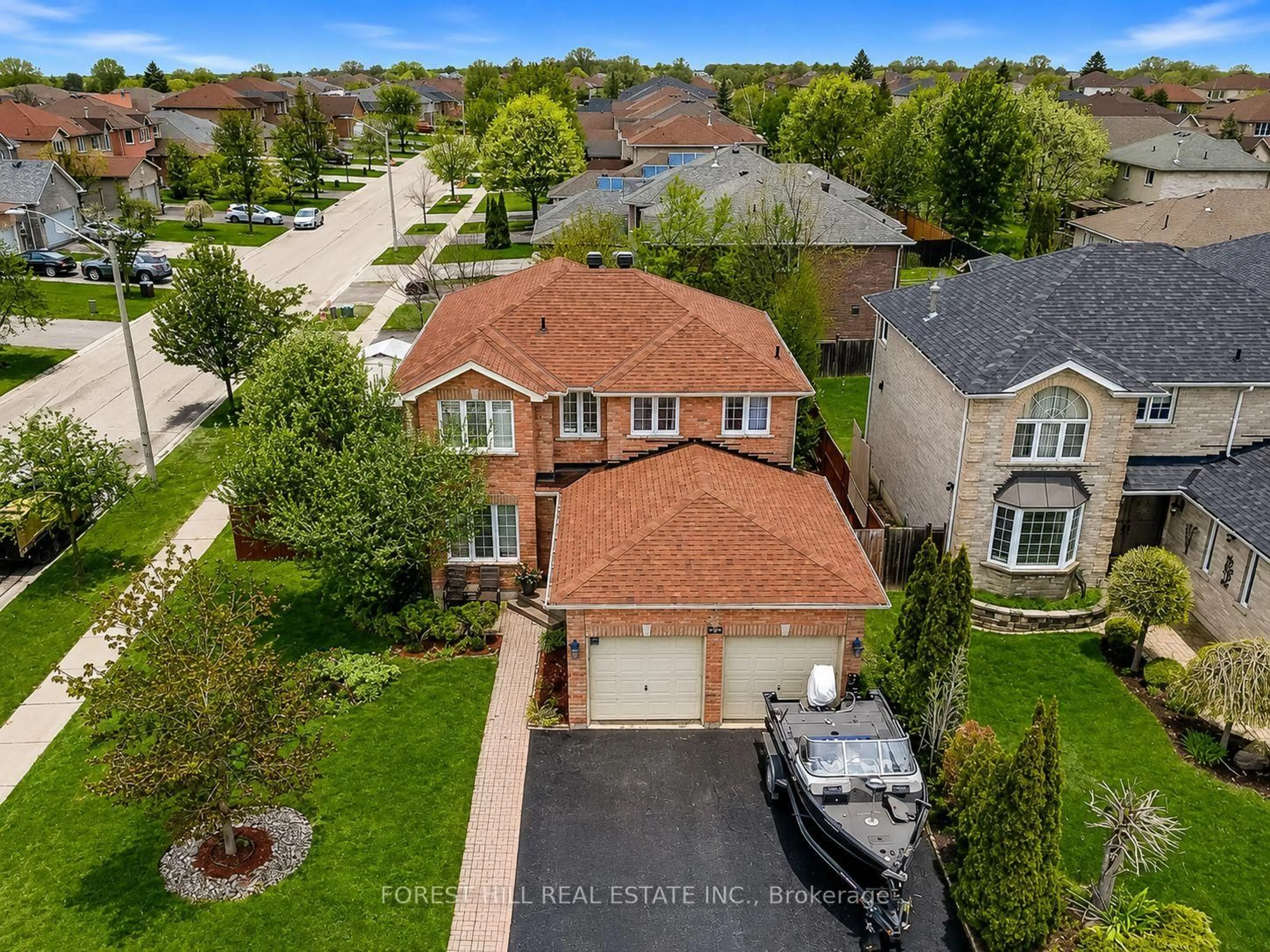 A pic from outside/outdoor area/front of a property/back of a property/a pic from drone, street for 196 Sproule Dr, Barrie Ontario L4N 0N4