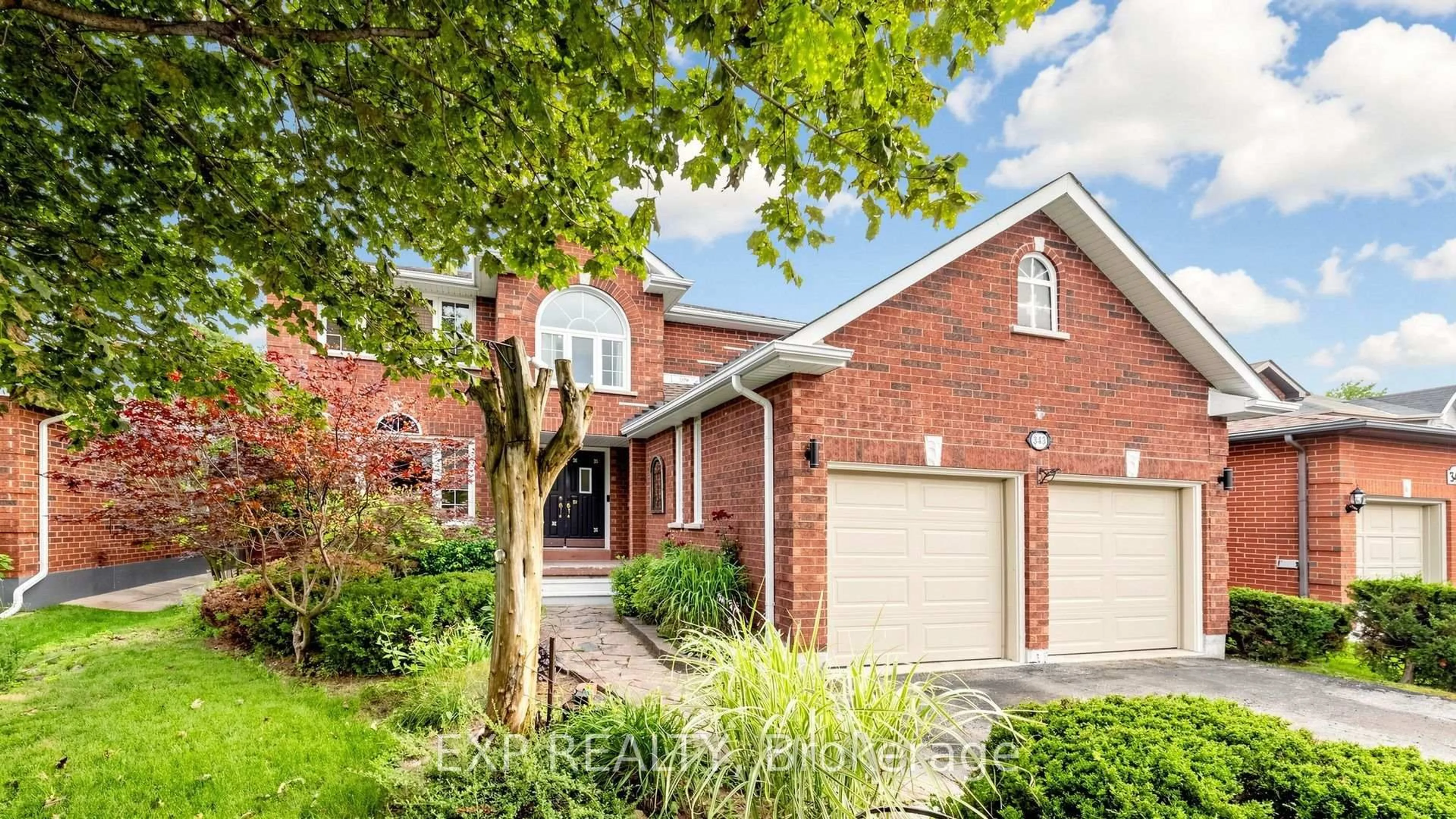 Home with brick exterior material, street for 343 Cundles Rd, Barrie Ontario L4N 7C8