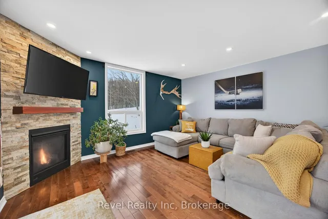 2391 Rumney Rd, Tay 3