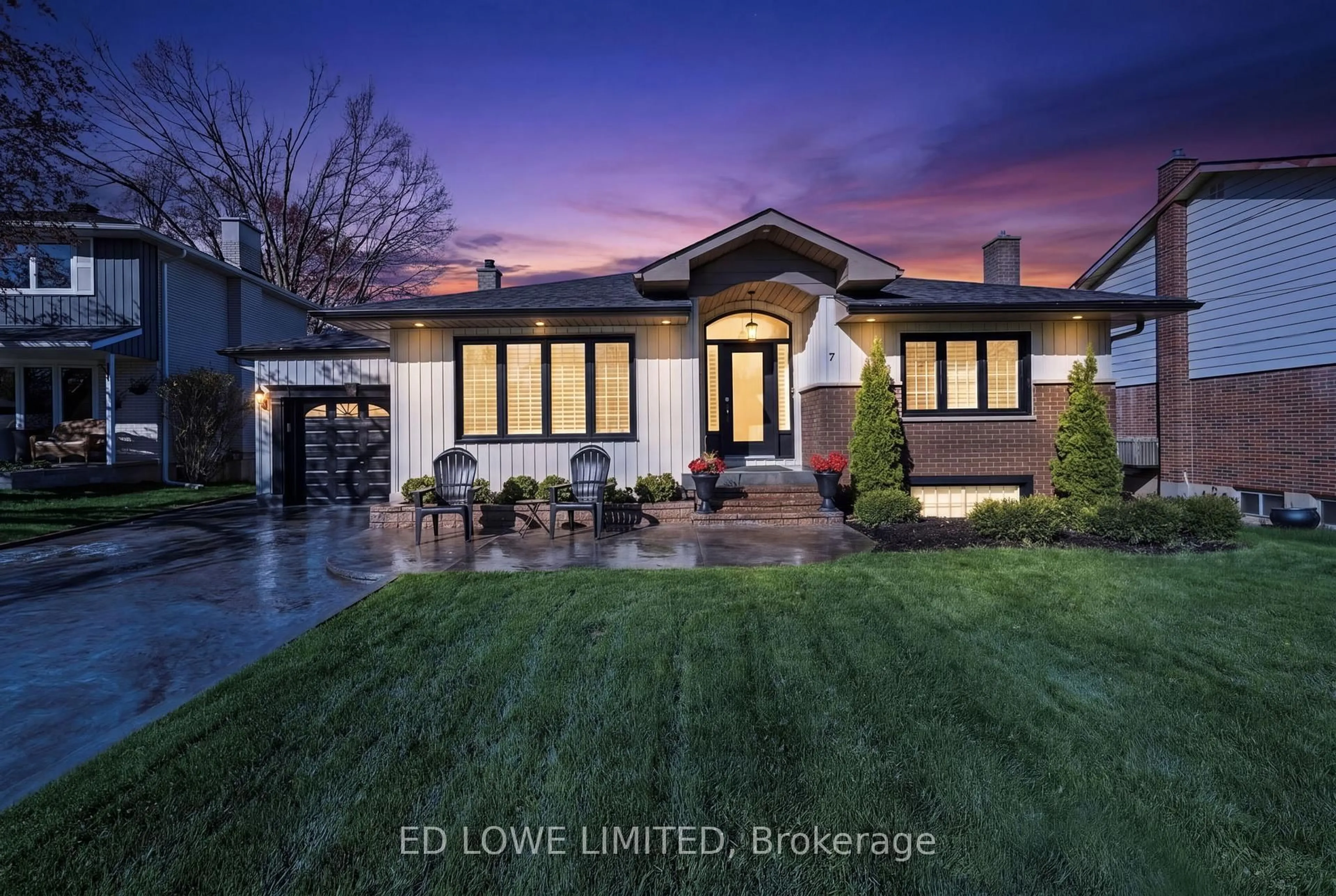 Home with brick exterior material, street for 7 Howard Cres, Barrie Ontario L4M 2L7