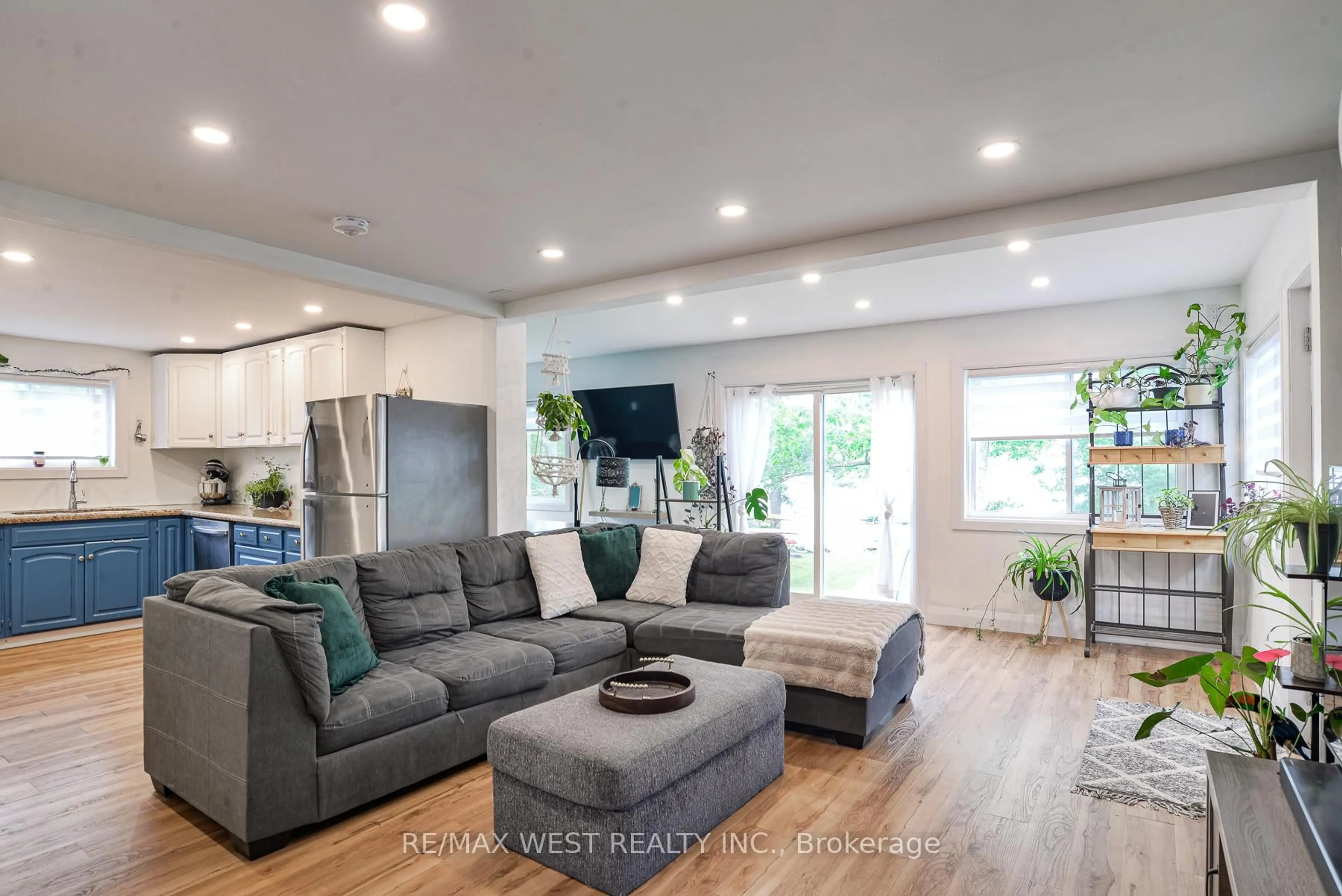 Living room with furniture, unknown for 6896 Pentland Lane, Ramara Ontario L0K 2B0