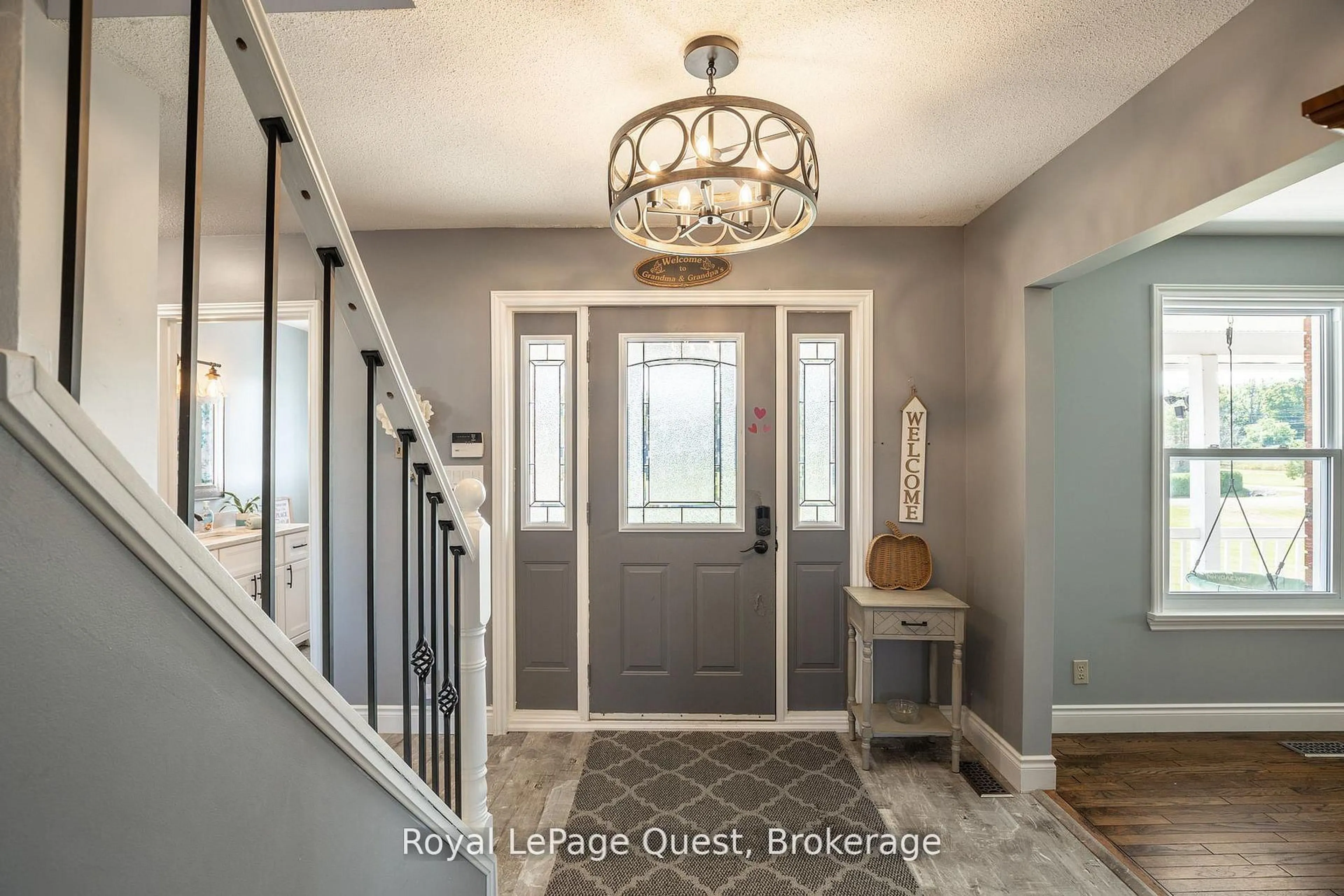 Indoor entryway for 2070 Hawley Rd, Severn Ontario L3V 0X7