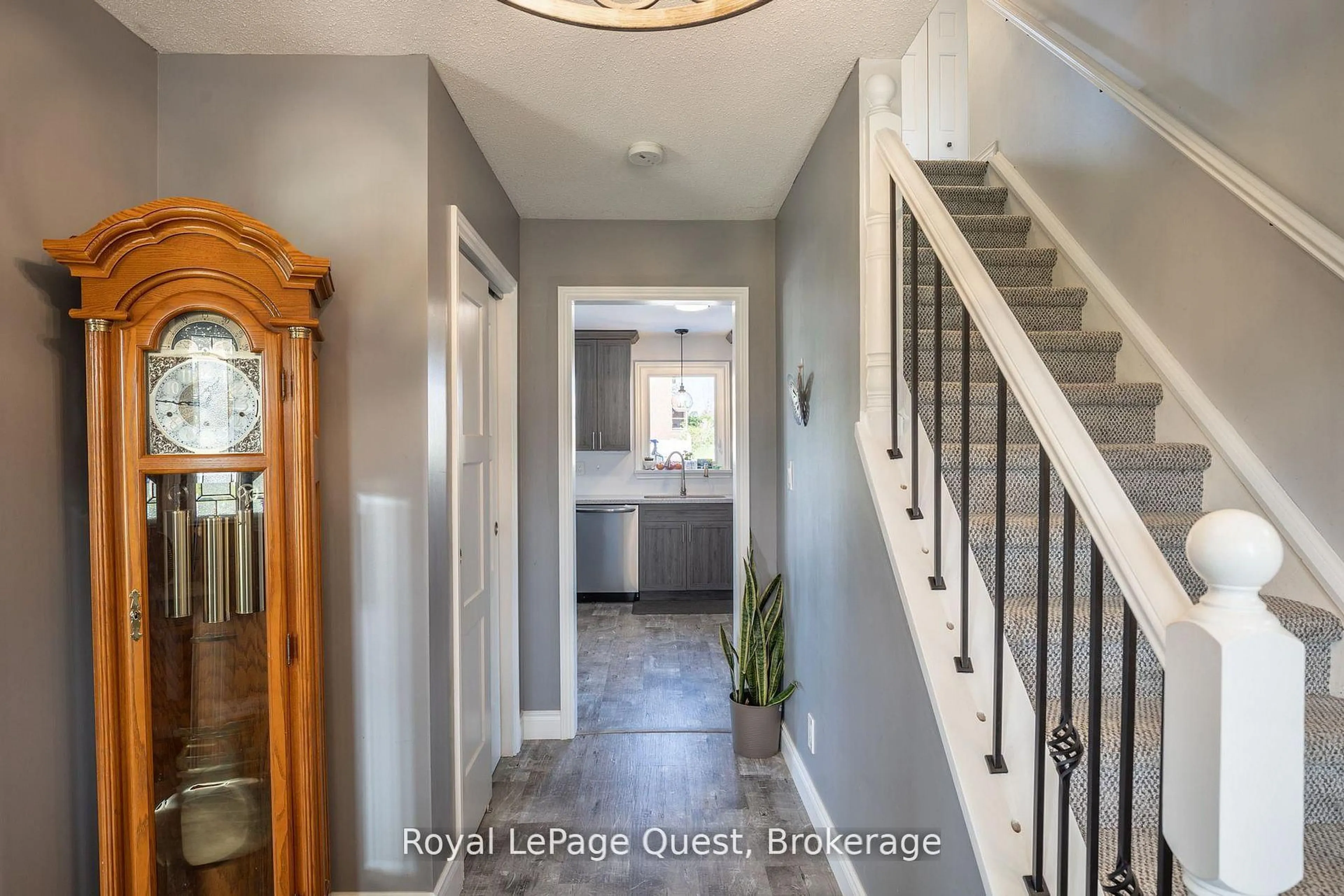 Indoor entryway for 2070 Hawley Rd, Severn Ontario L3V 0X7
