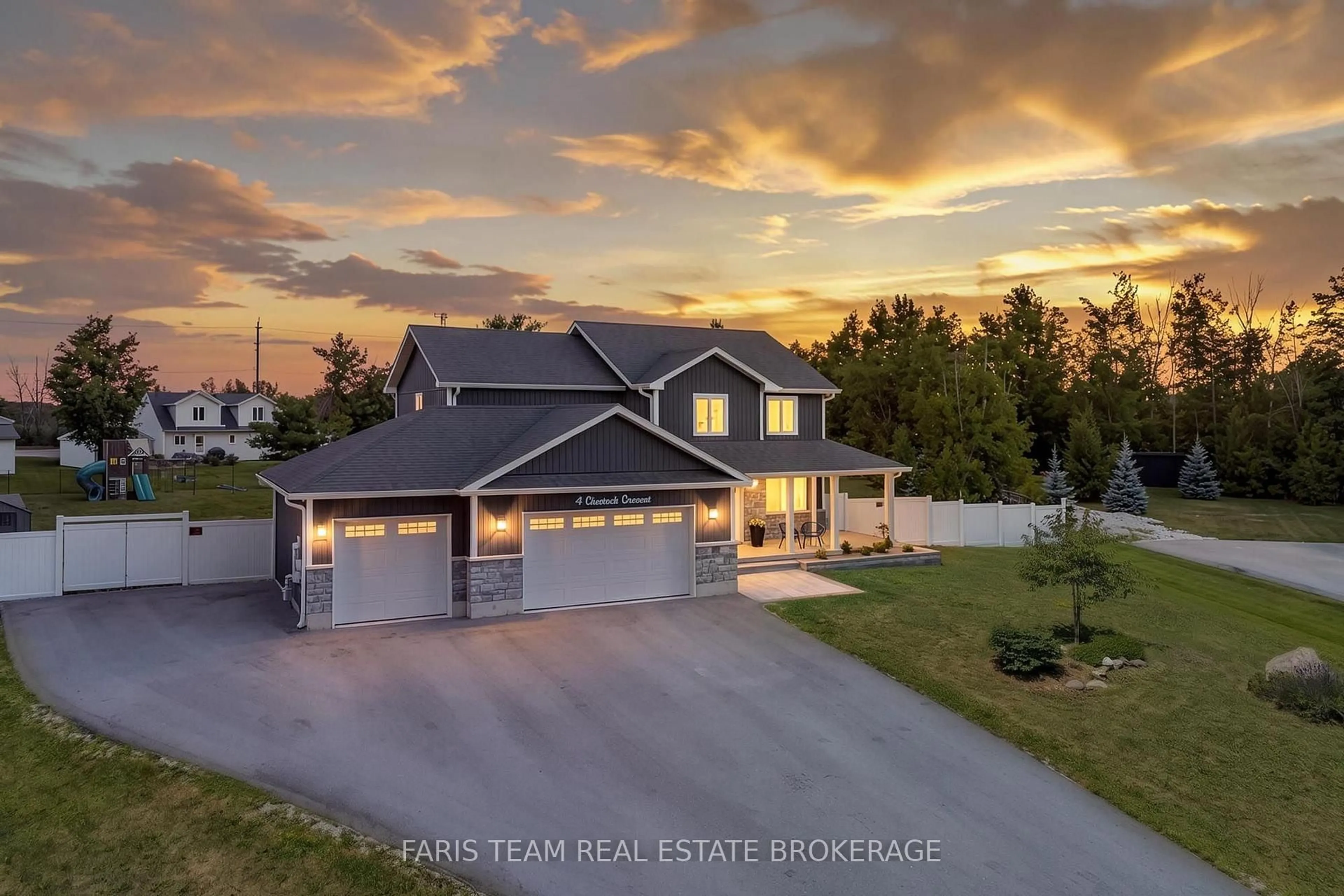 A pic from outside/outdoor area/front of a property/back of a property/a pic from drone, street for 4 Cheslock Cres, Oro-Medonte Ontario L3V 8N8