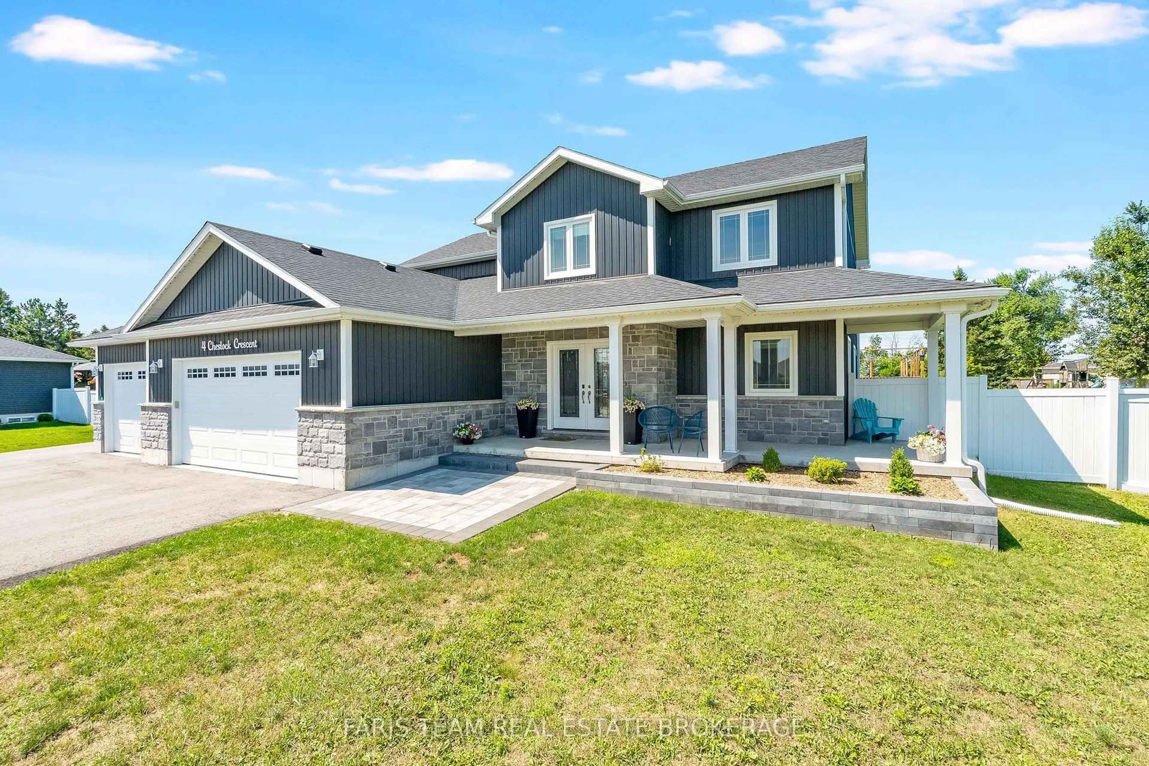 Home with vinyl exterior material, unknown for 4 Cheslock Cres, Oro-Medonte Ontario L3V 8N8