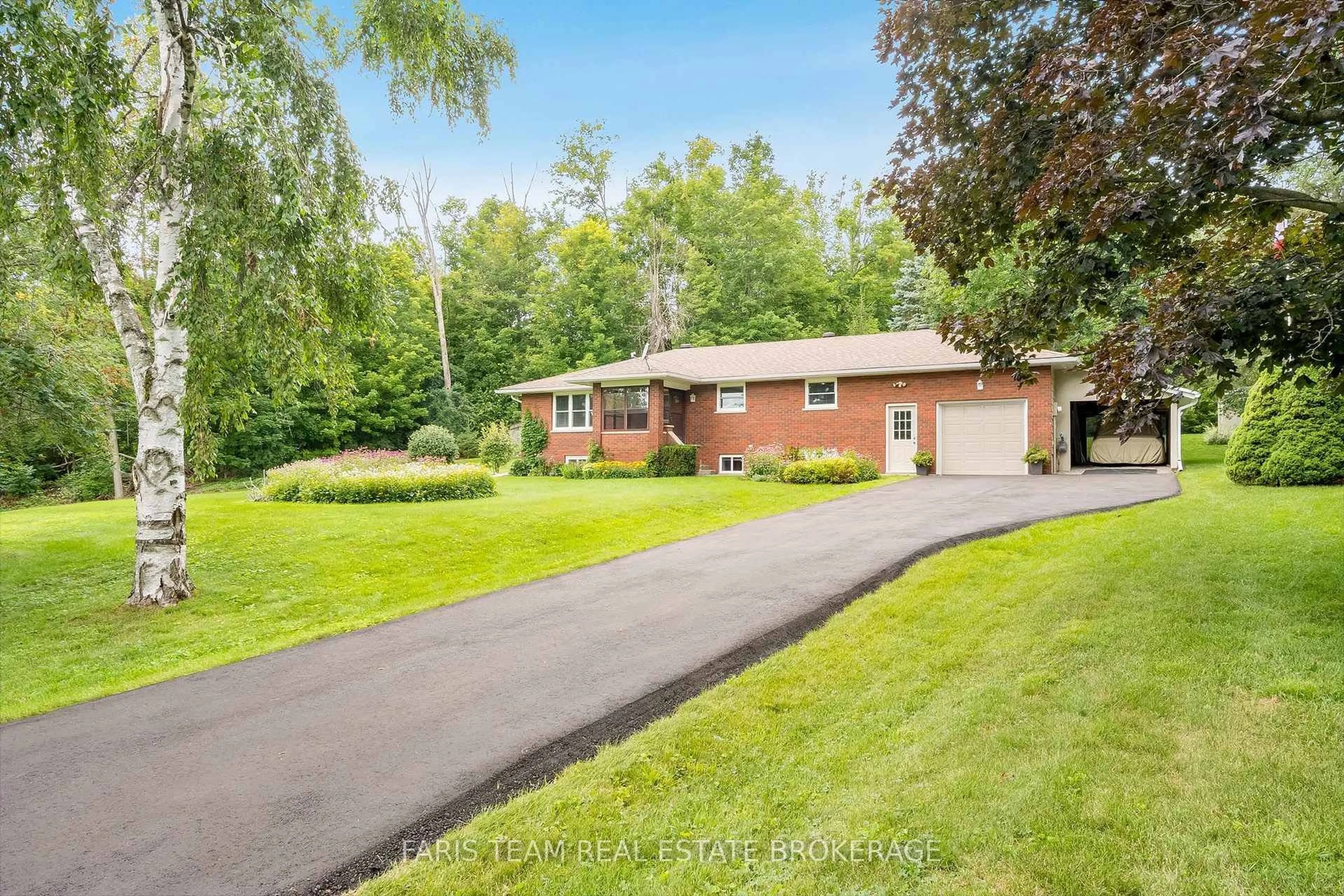 A pic from outside/outdoor area/front of a property/back of a property/a pic from drone, unknown for 182 Moon Point Dr, Oro-Medonte Ontario L3V 0R8