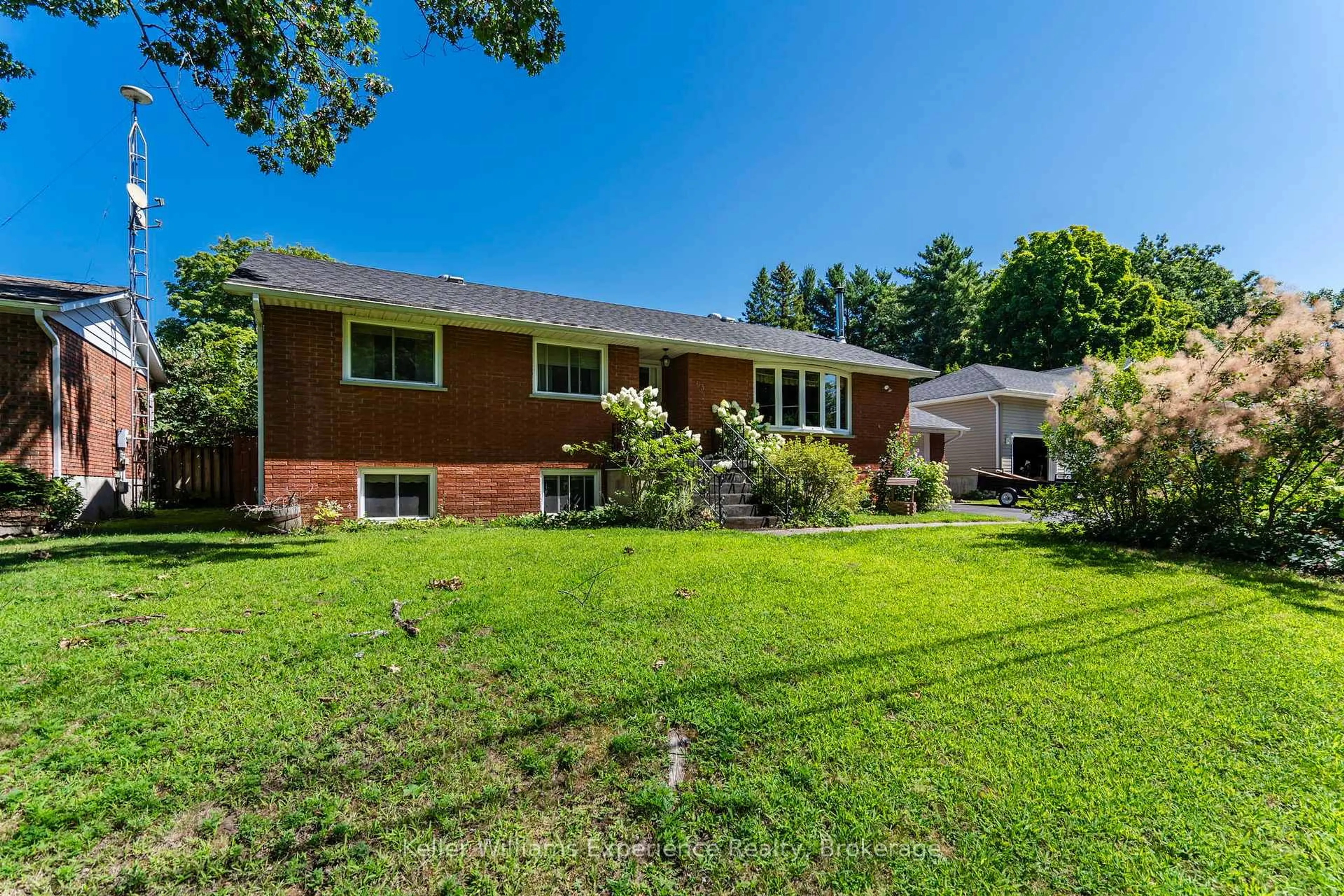 A pic from outside/outdoor area/front of a property/back of a property/a pic from drone, unknown for 63 Lorne Ave, Penetanguishene Ontario L9M 1H8