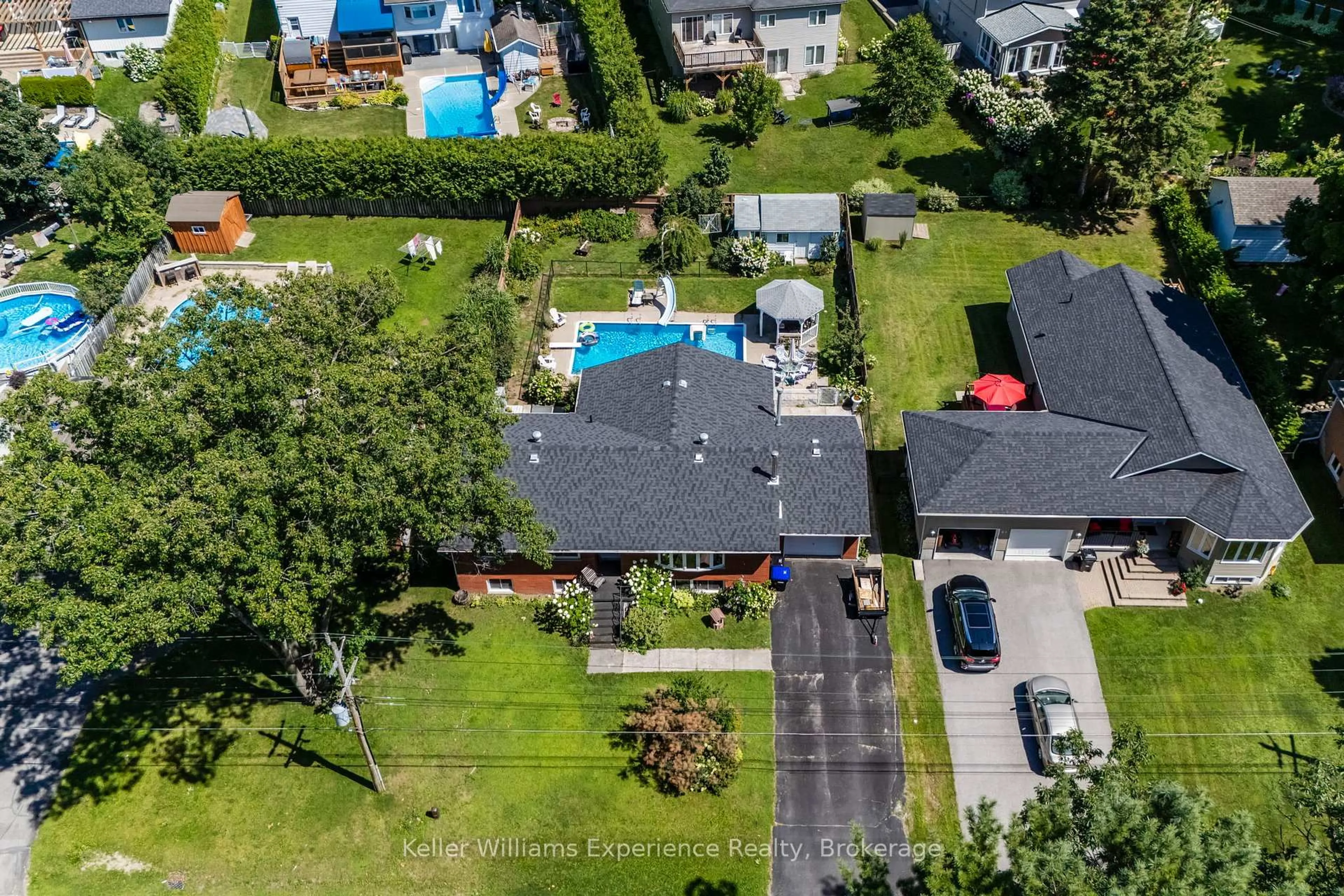 A pic from outside/outdoor area/front of a property/back of a property/a pic from drone, street for 63 Lorne Ave, Penetanguishene Ontario L9M 1H8