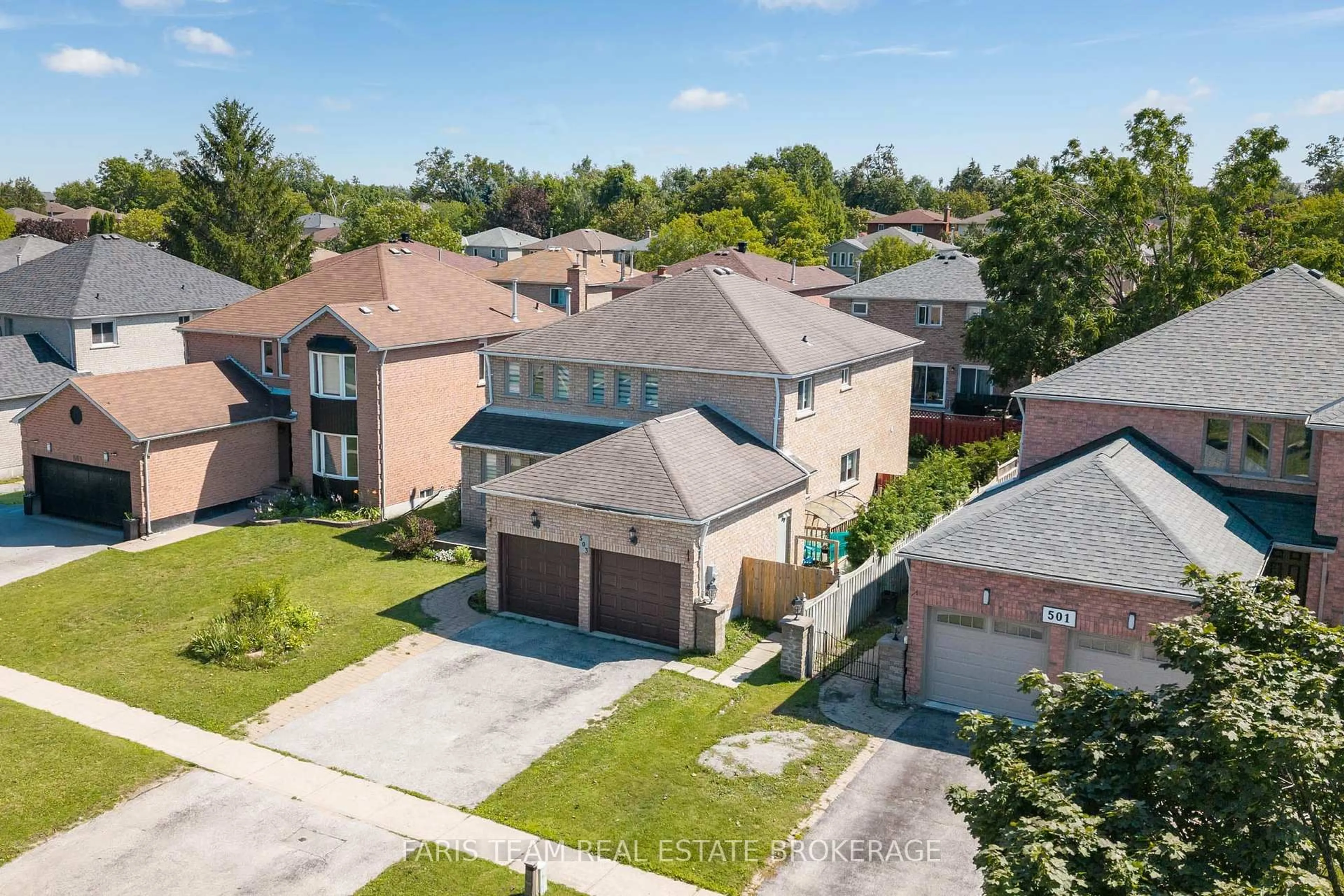 A pic from outside/outdoor area/front of a property/back of a property/a pic from drone, street for 503 Grove St, Barrie Ontario L4M 5Z4