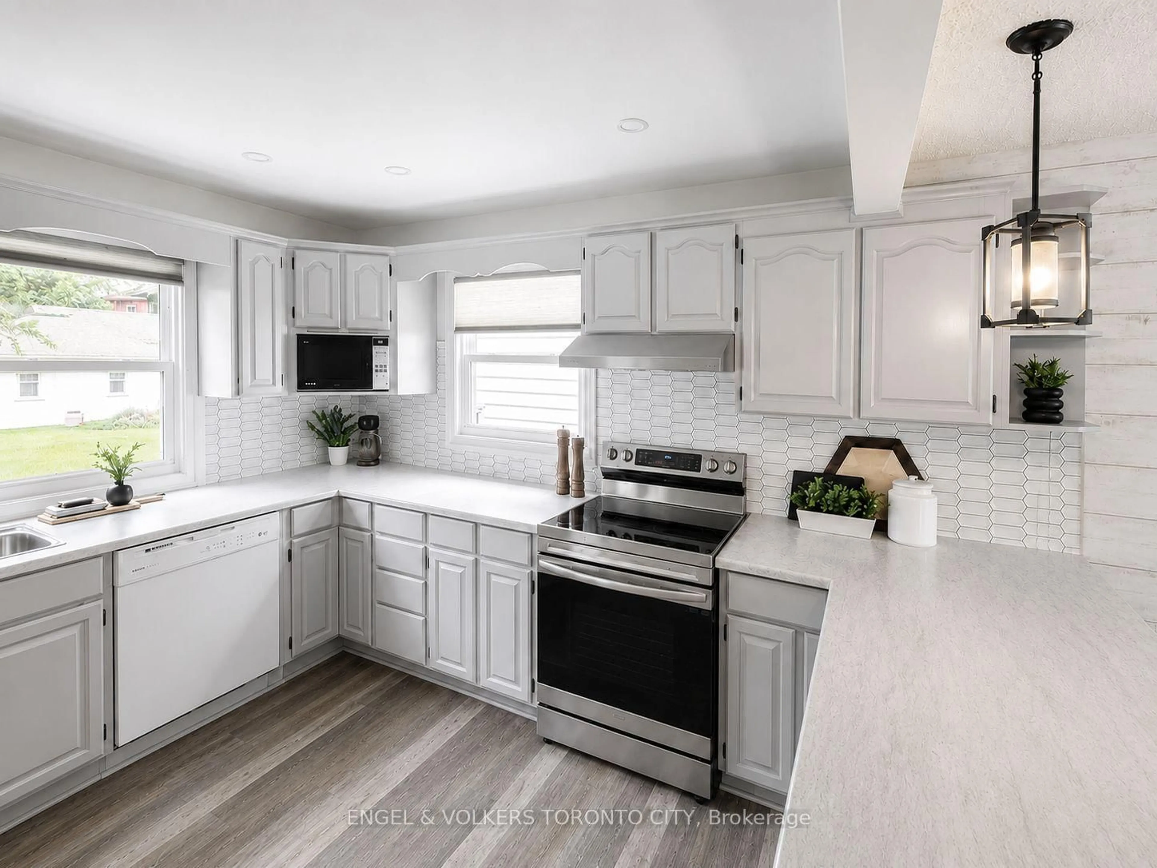 Open concept kitchen, unknown for 194 Library St, Clearview Ontario L0M 1G0