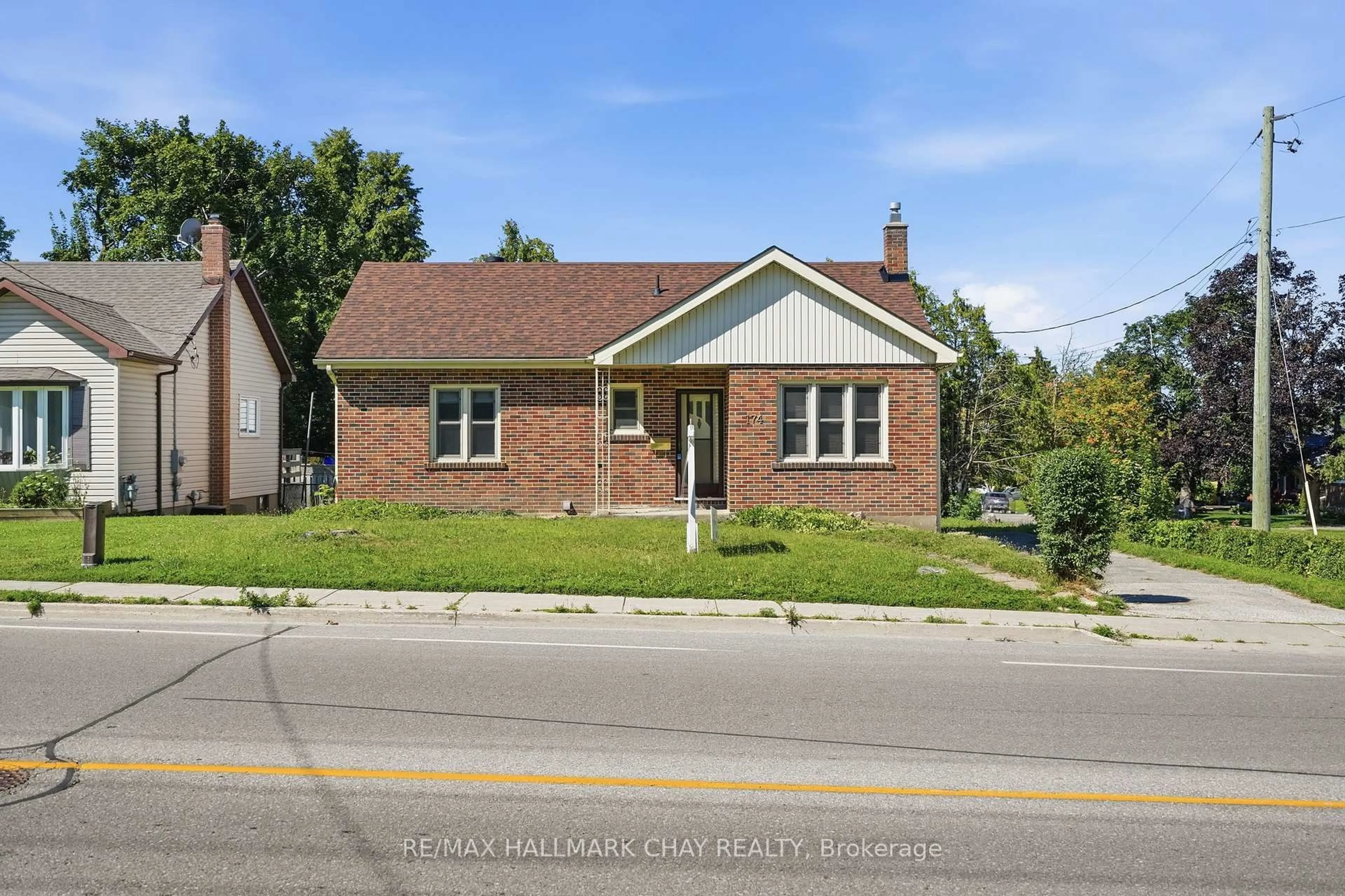 Home with brick exterior material, street for 174 St Vincent St, Barrie Ontario L4M 3Z2