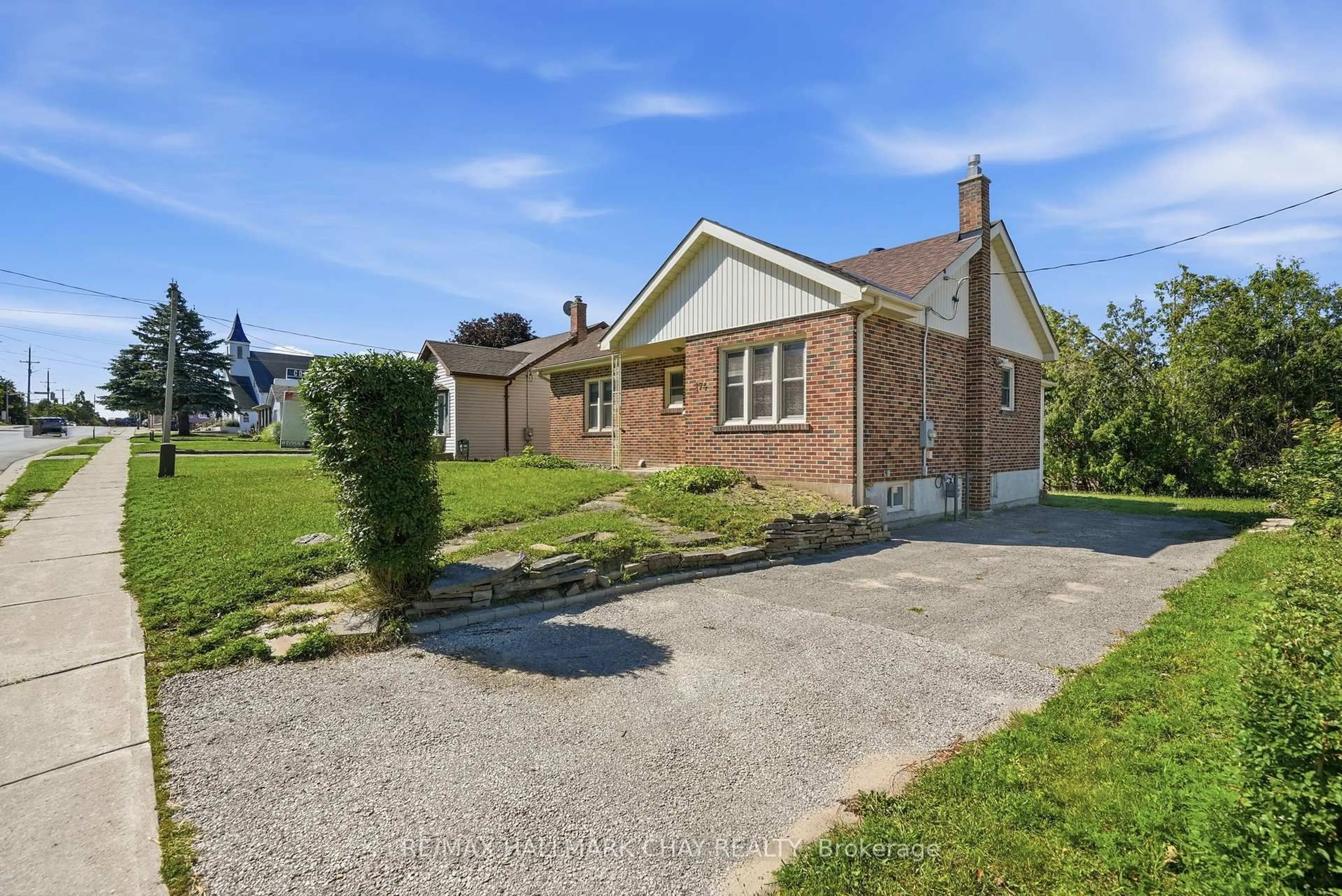 A pic from outside/outdoor area/front of a property/back of a property/a pic from drone, street for 174 St Vincent St, Barrie Ontario L4M 3Z2