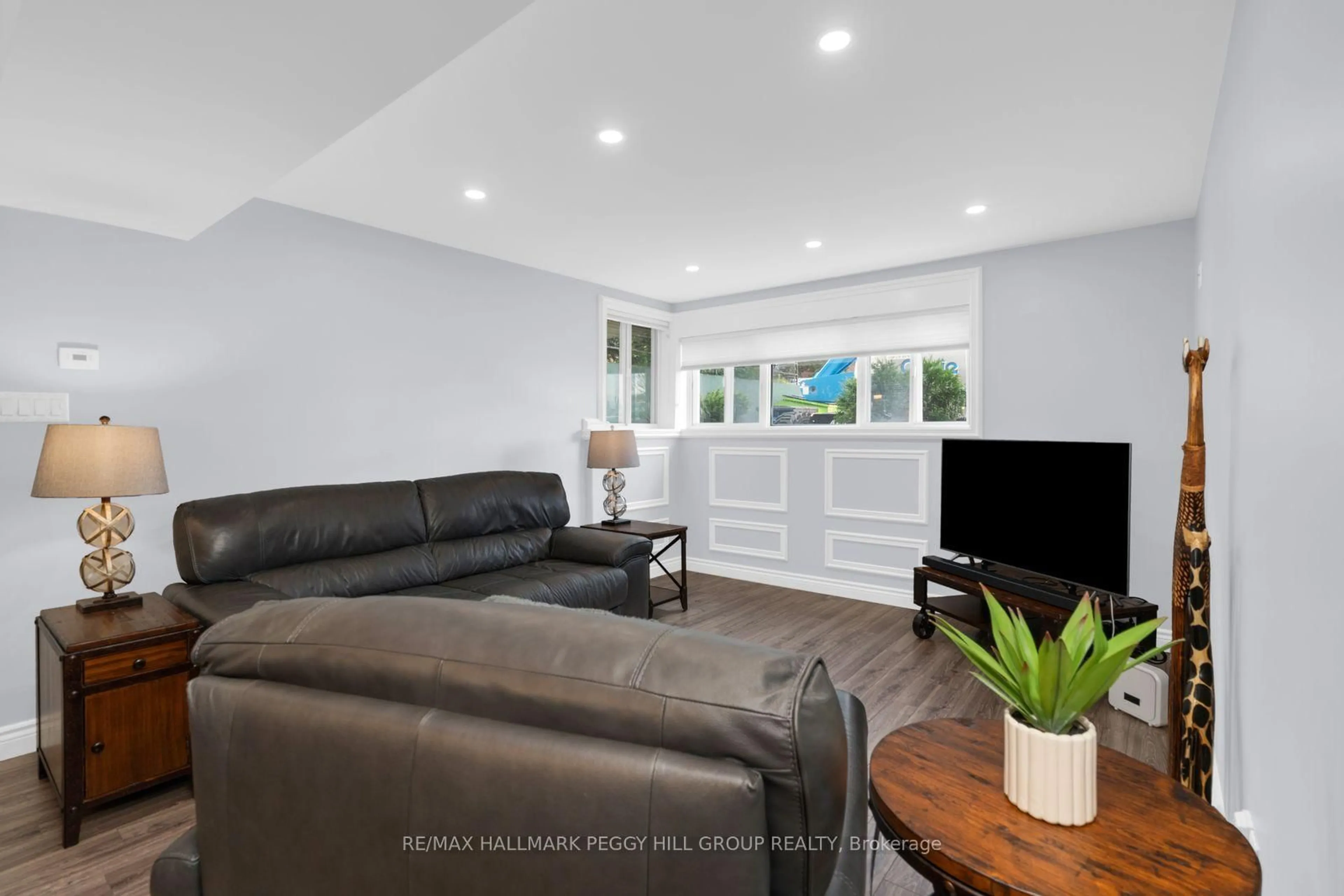 Living room with furniture, ceramic/tile floor for 126 Bell Farm Rd #B08, Barrie Ontario L4M 6J3