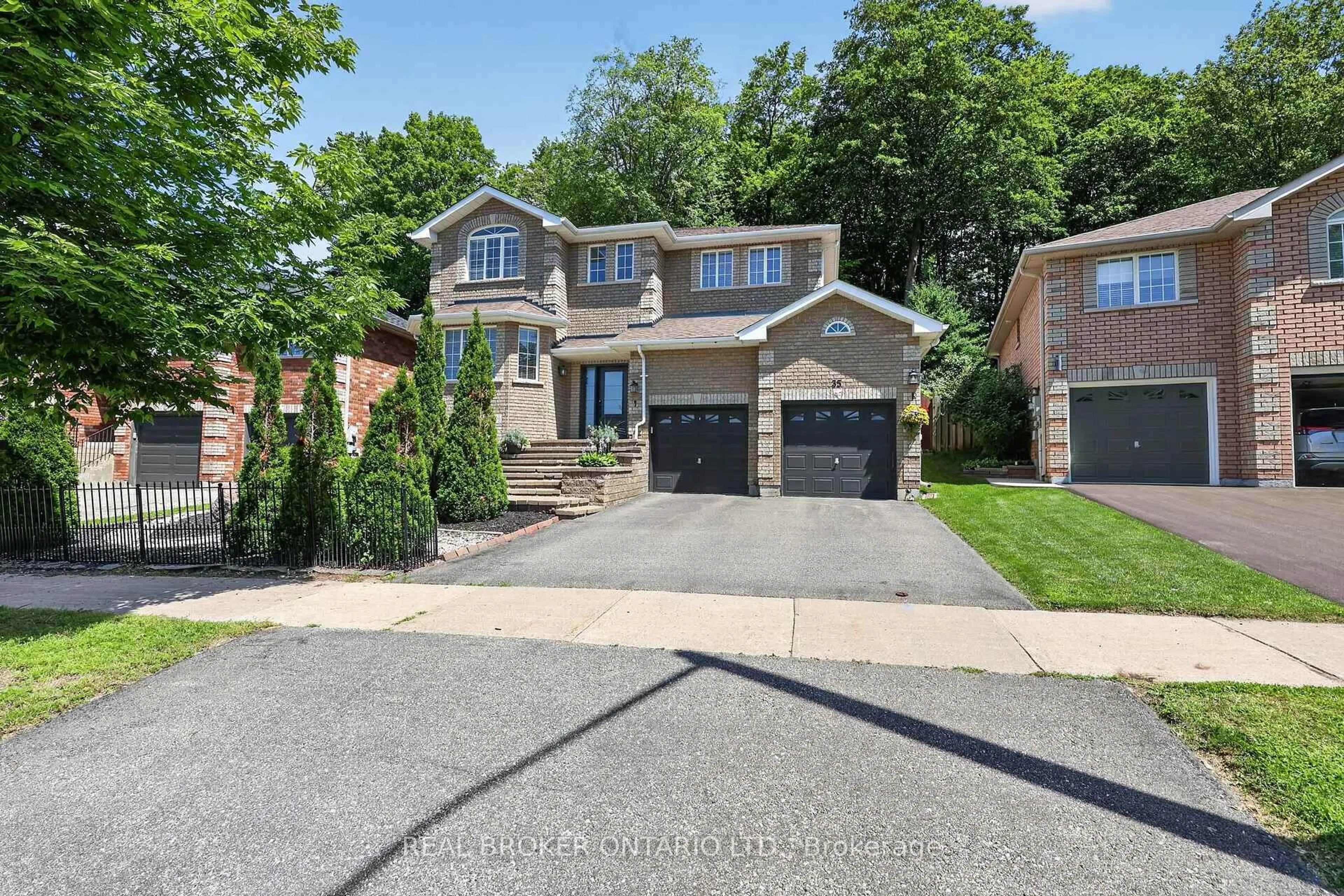 Home with brick exterior material, street for 35 Bloom Cres, Barrie Ontario L4N 0S8