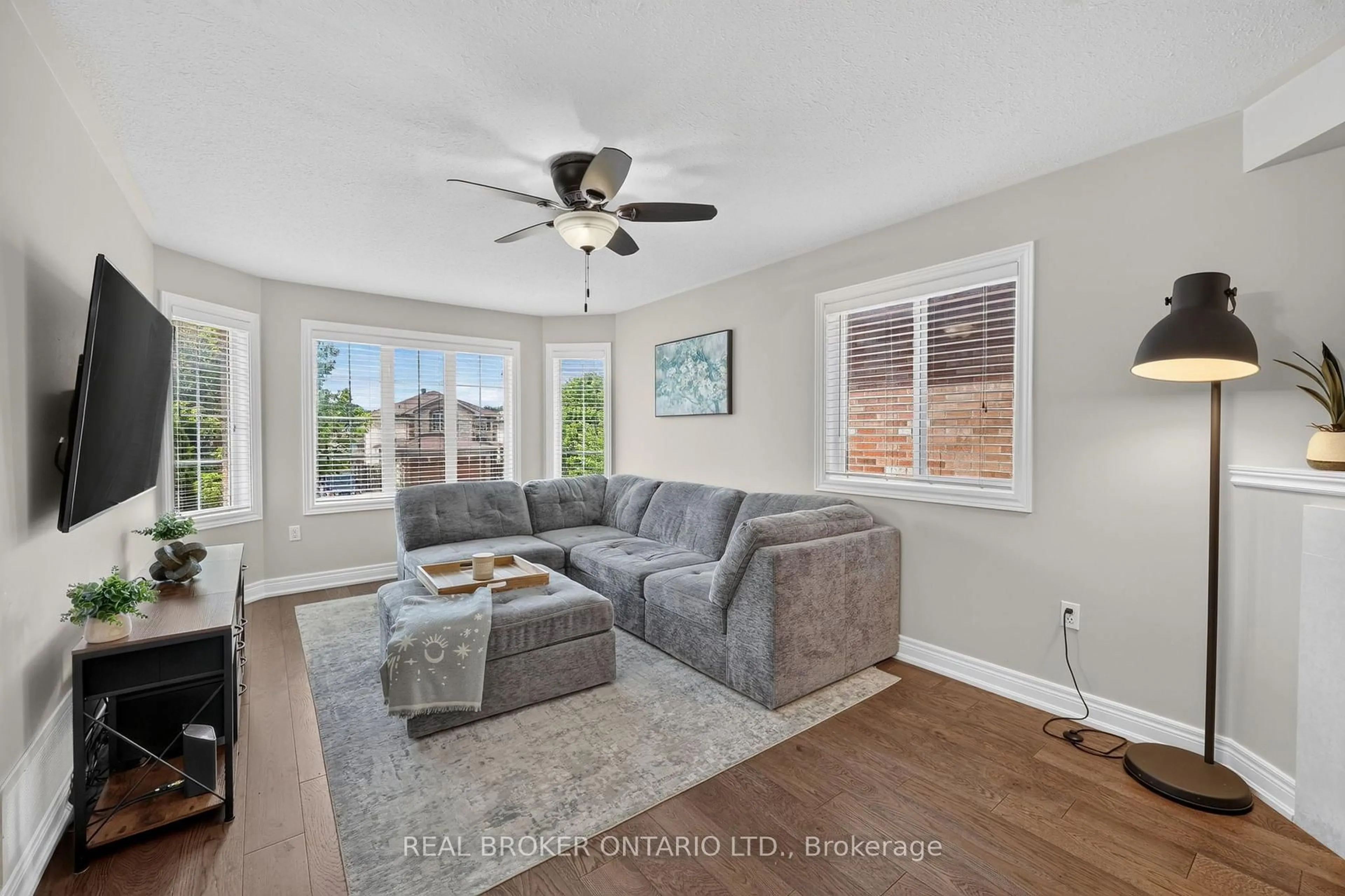 Living room with furniture, unknown for 35 Bloom Cres, Barrie Ontario L4N 0S8