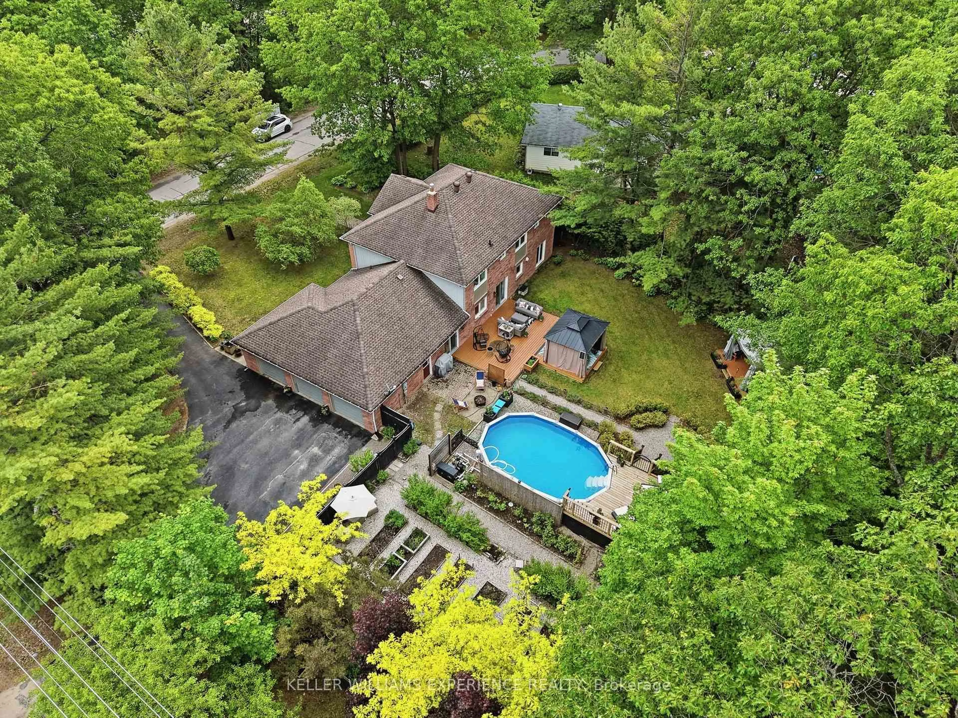 A pic from outside/outdoor area/front of a property/back of a property/a pic from drone, water/lake/river/ocean view for 2 Seeley Crt, Wasaga Beach Ontario L9Z 2A7
