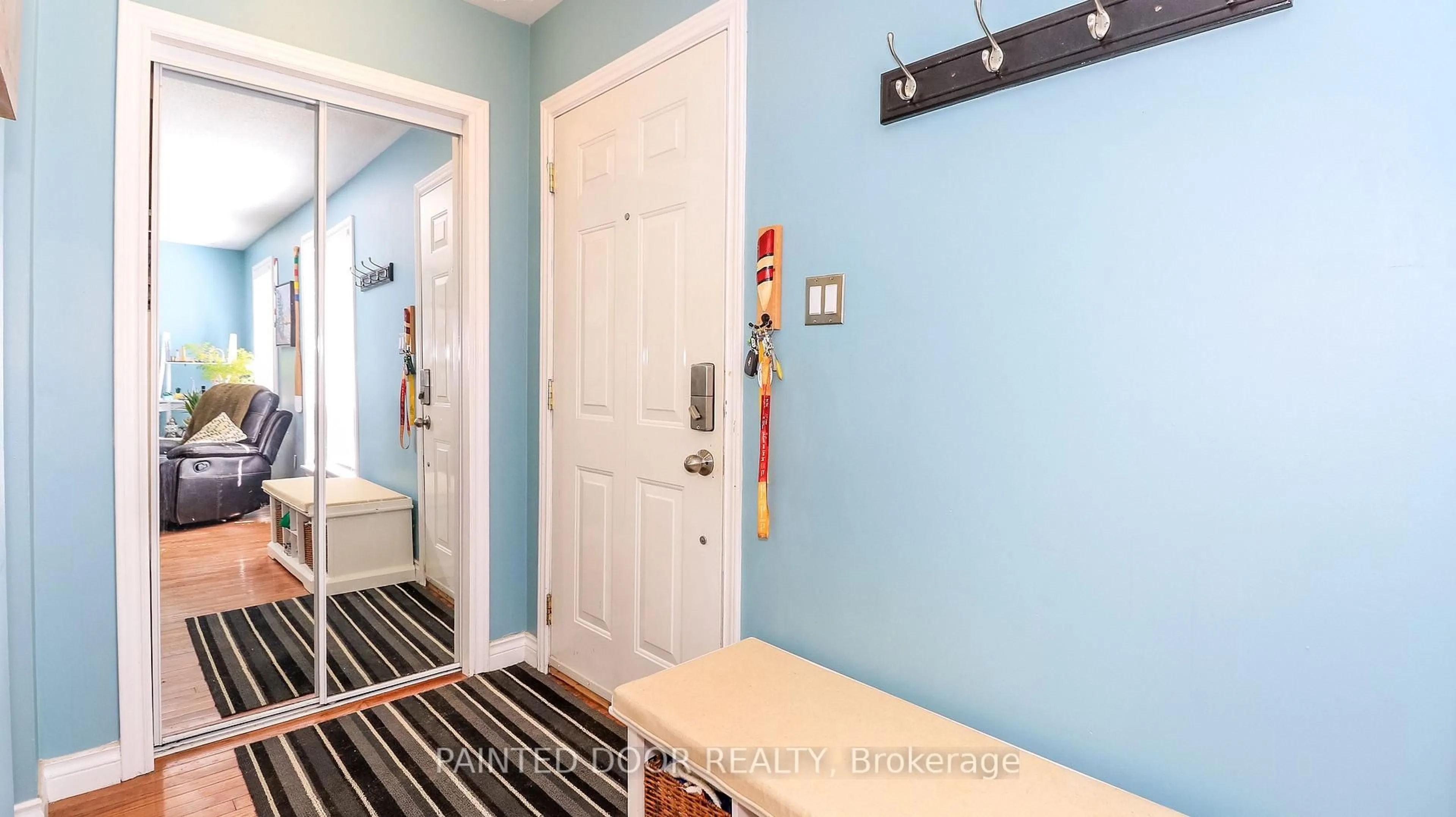 Indoor entryway for 230 Shannon St, Orillia Ontario L3V 7B8