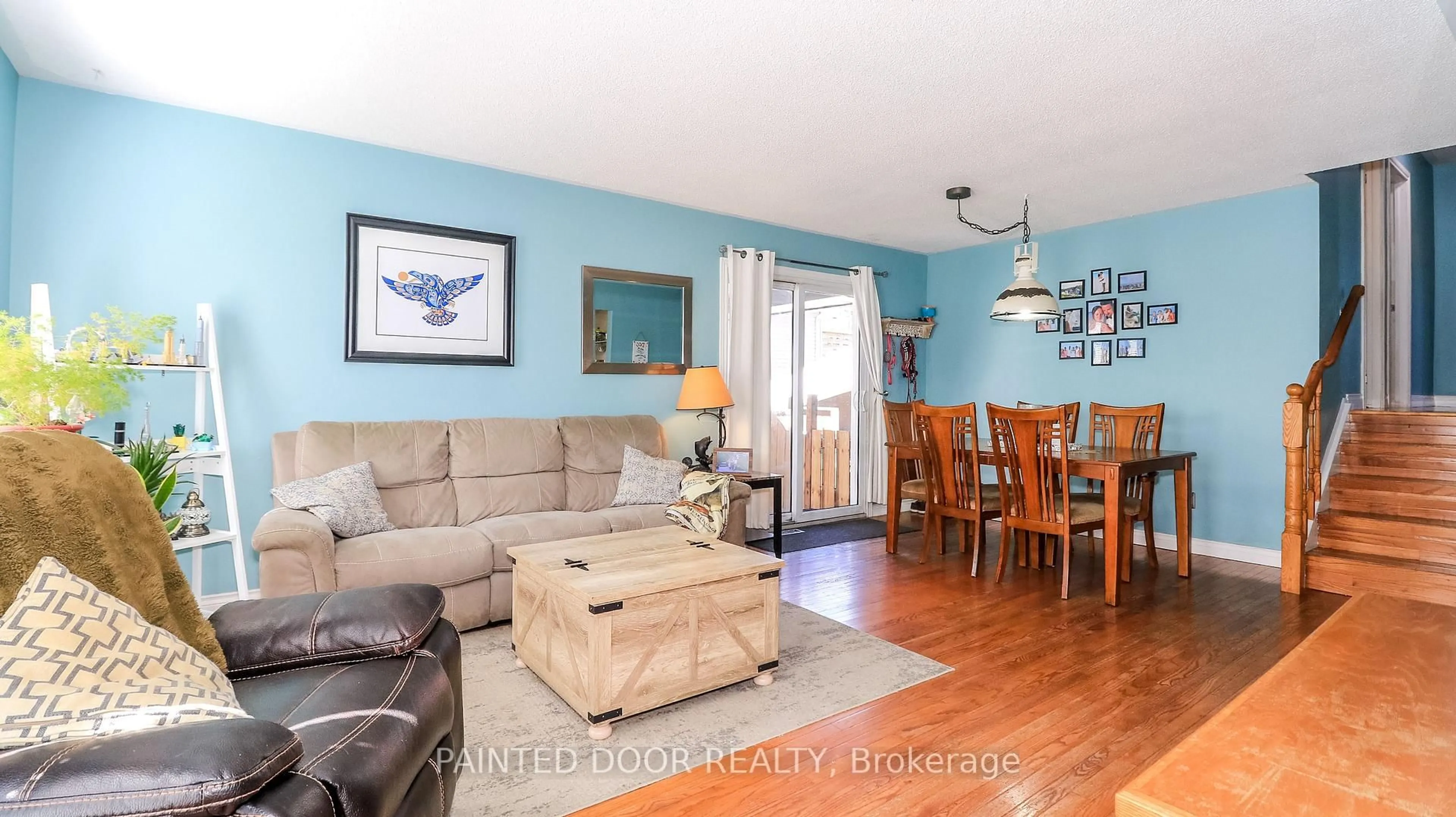 Living room with furniture, wood/laminate floor for 230 Shannon St, Orillia Ontario L3V 7B8