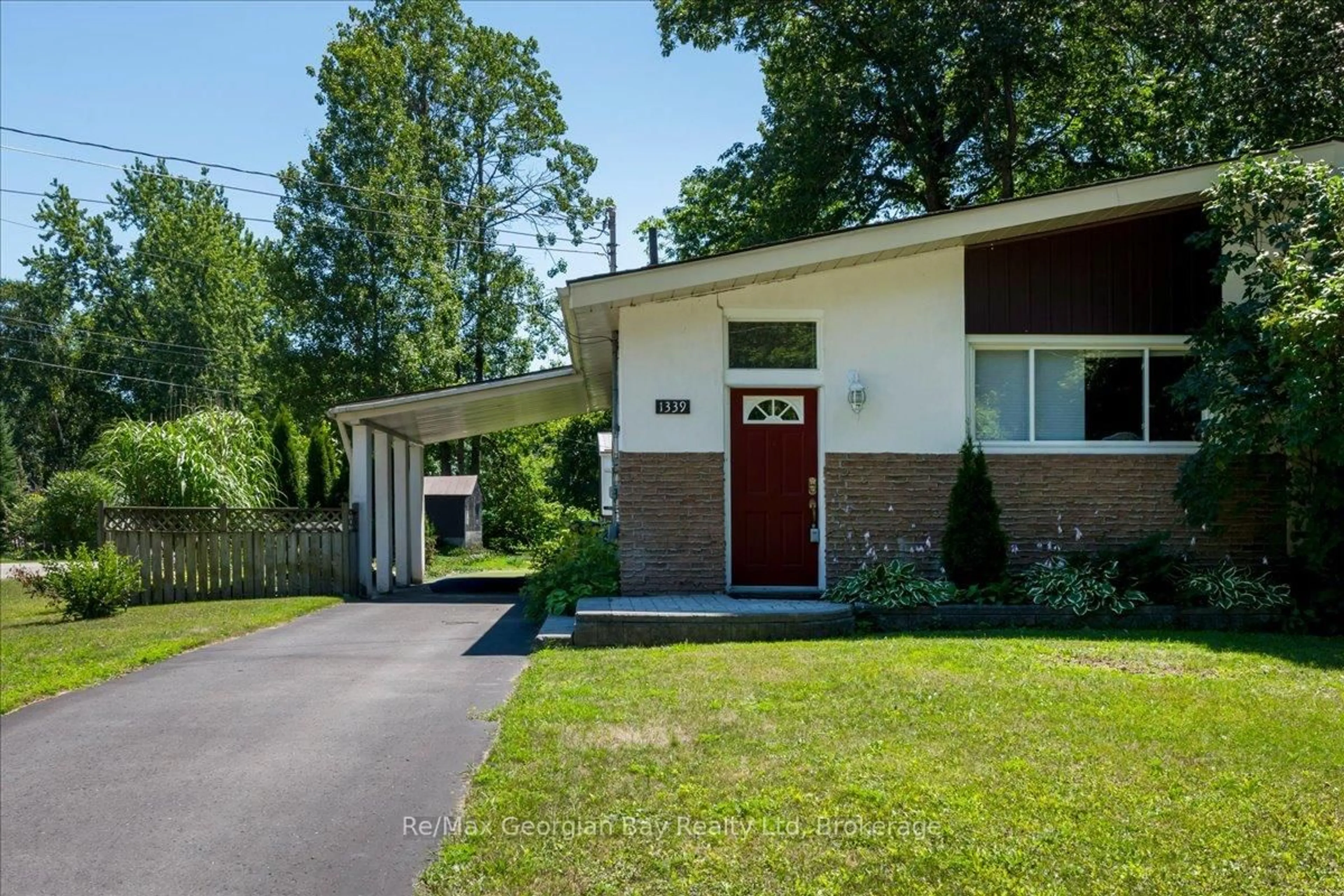 Home with brick exterior material, street for 1339 Everton Rd, Midland Ontario L4R 5J5