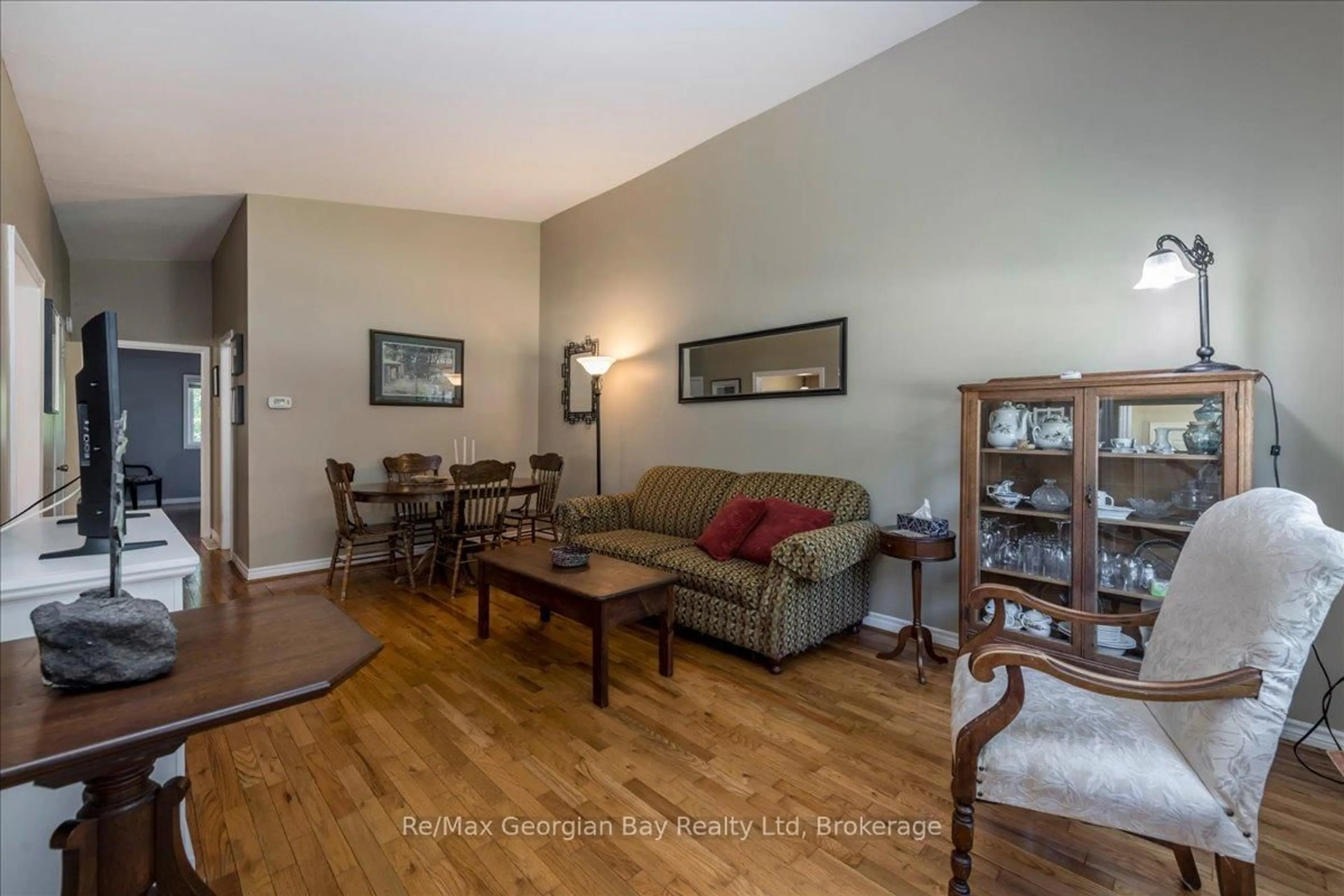 Living room with furniture, wood/laminate floor for 1339 Everton Rd, Midland Ontario L4R 5J5