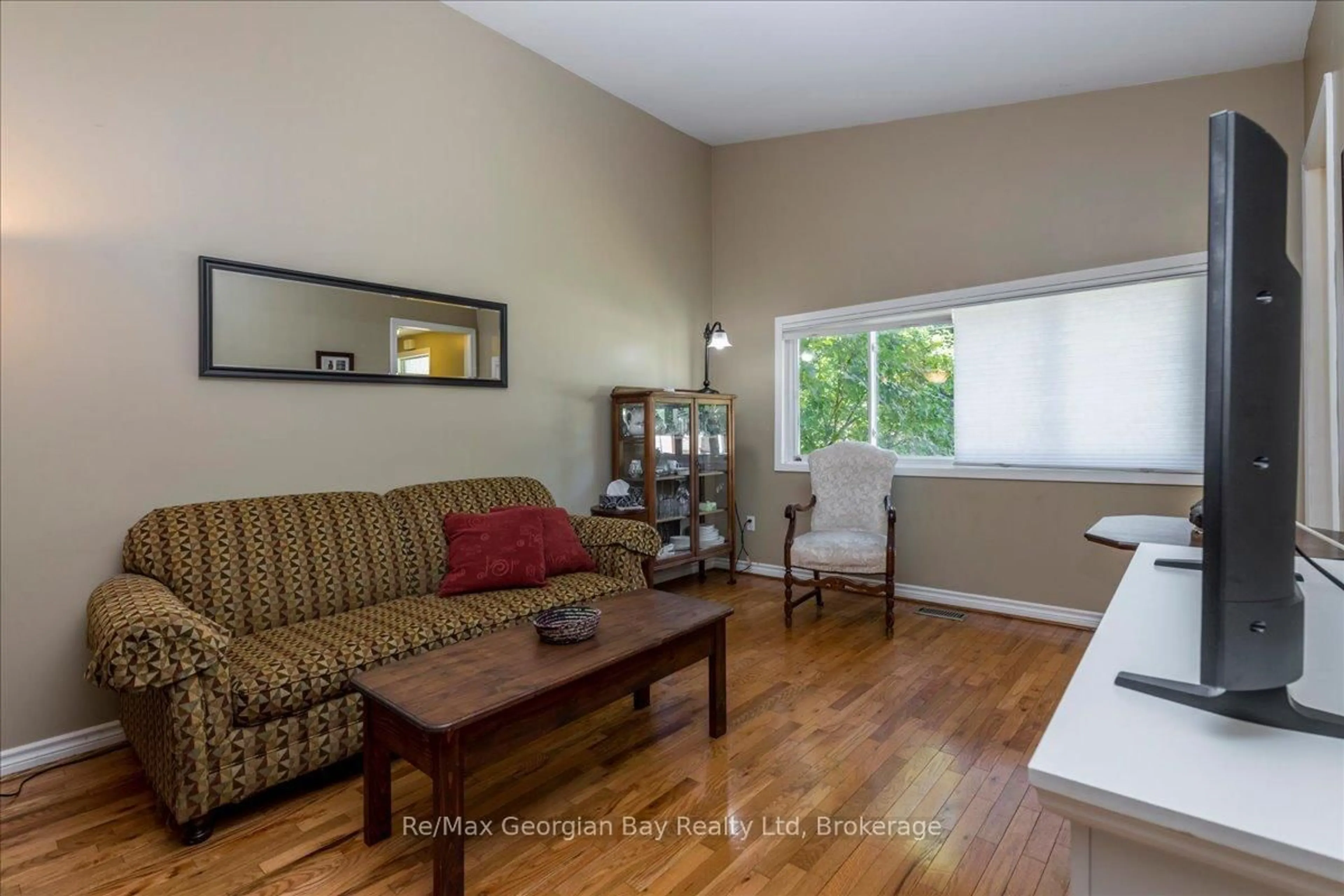 Living room with furniture, unknown for 1339 Everton Rd, Midland Ontario L4R 5J5