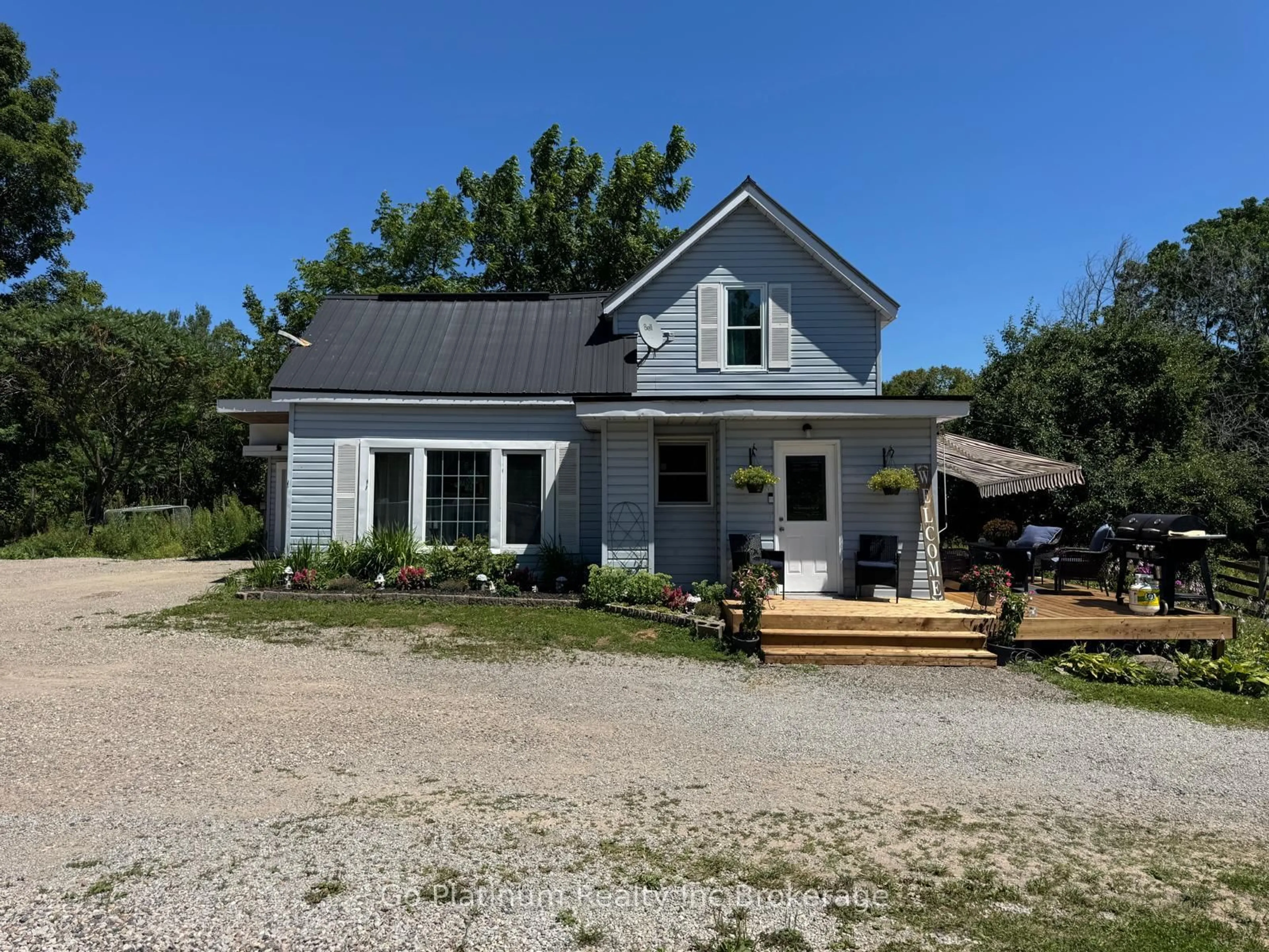 A pic from outside/outdoor area/front of a property/back of a property/a pic from drone, unknown for 1104 Sandy Bay Rd, Penetanguishene Ontario L9M 2A7