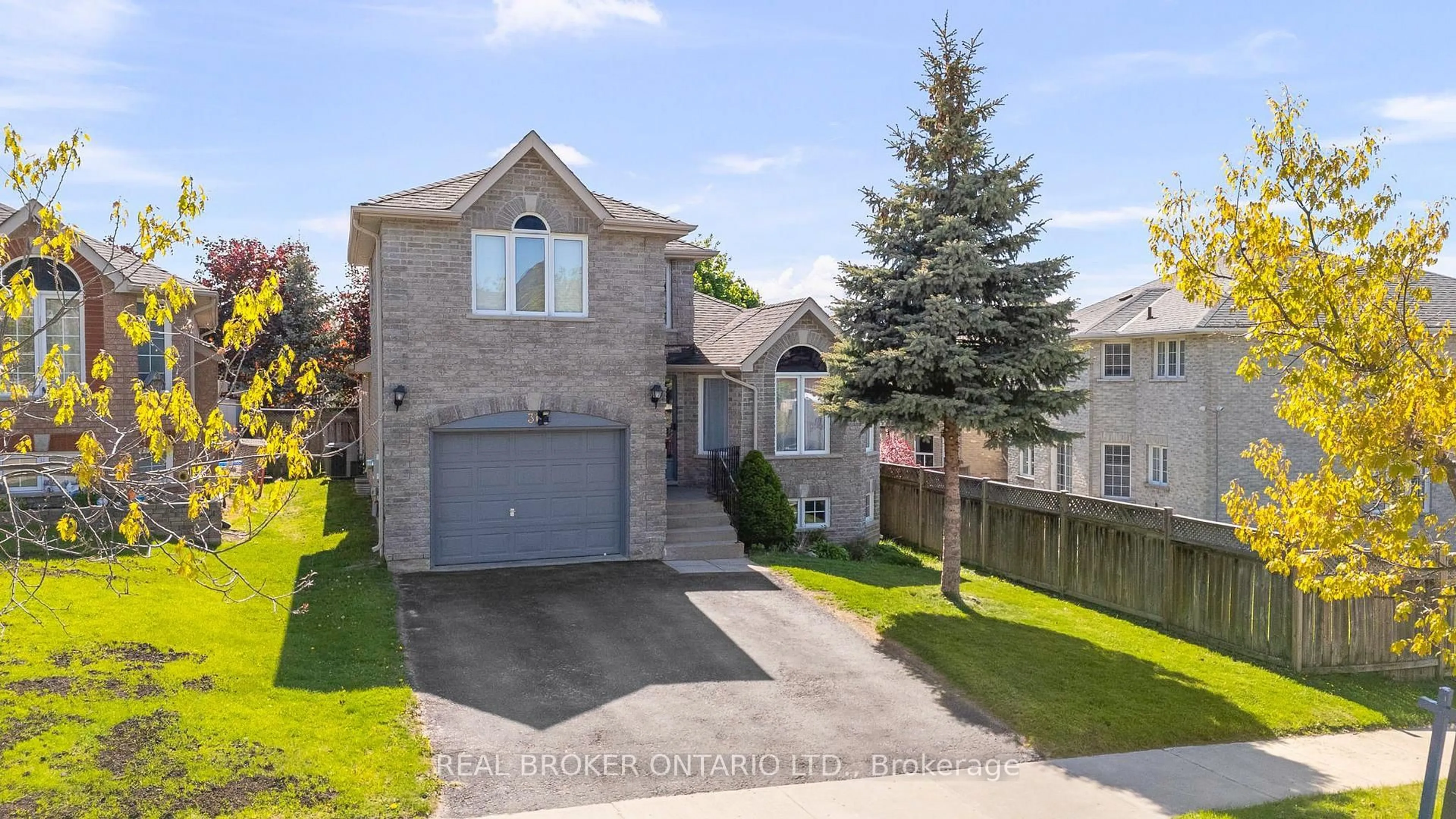Unknown for 31 Bell St, Barrie Ontario L4N 0J2
