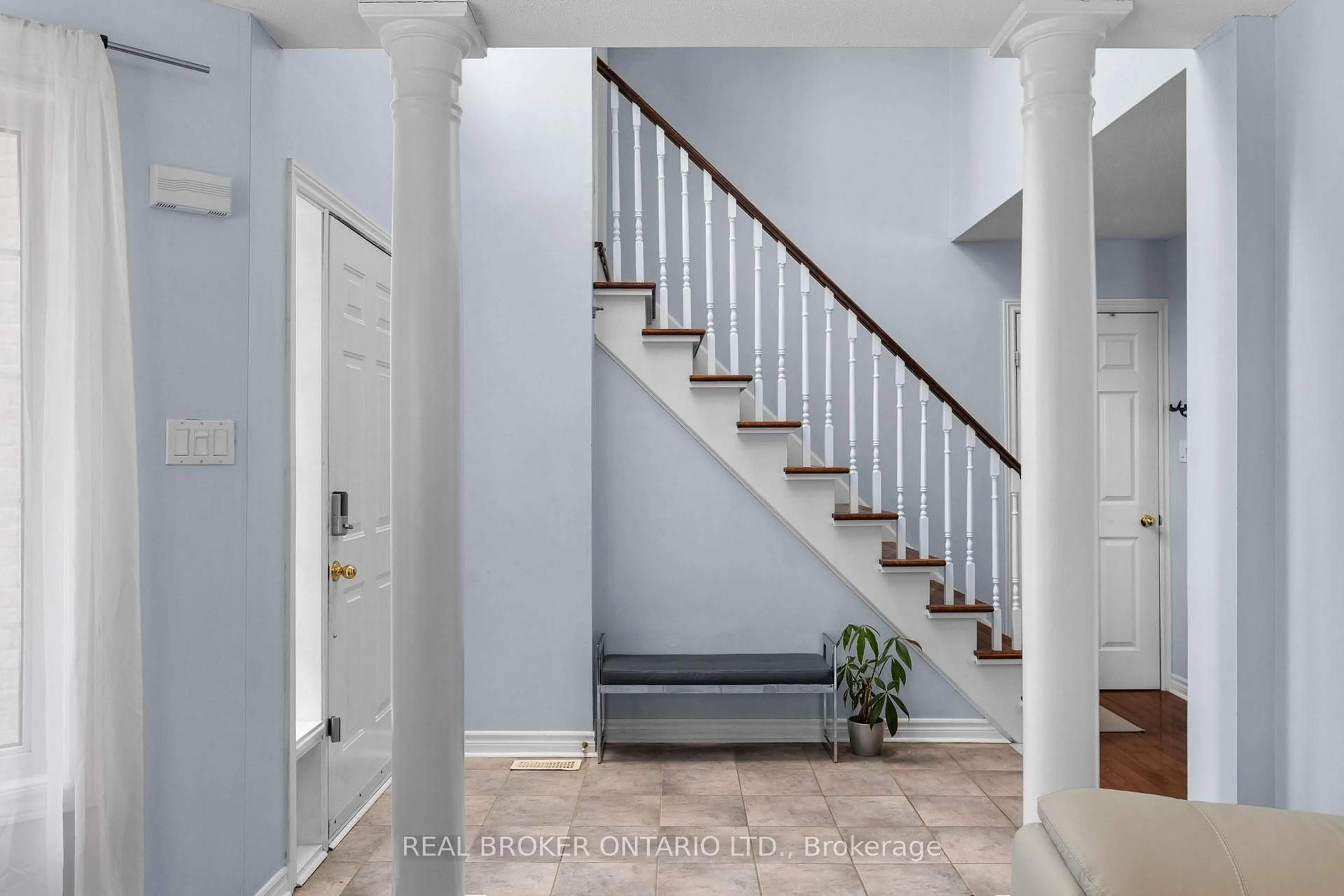 Unknown for 31 Bell St, Barrie Ontario L4N 0J2