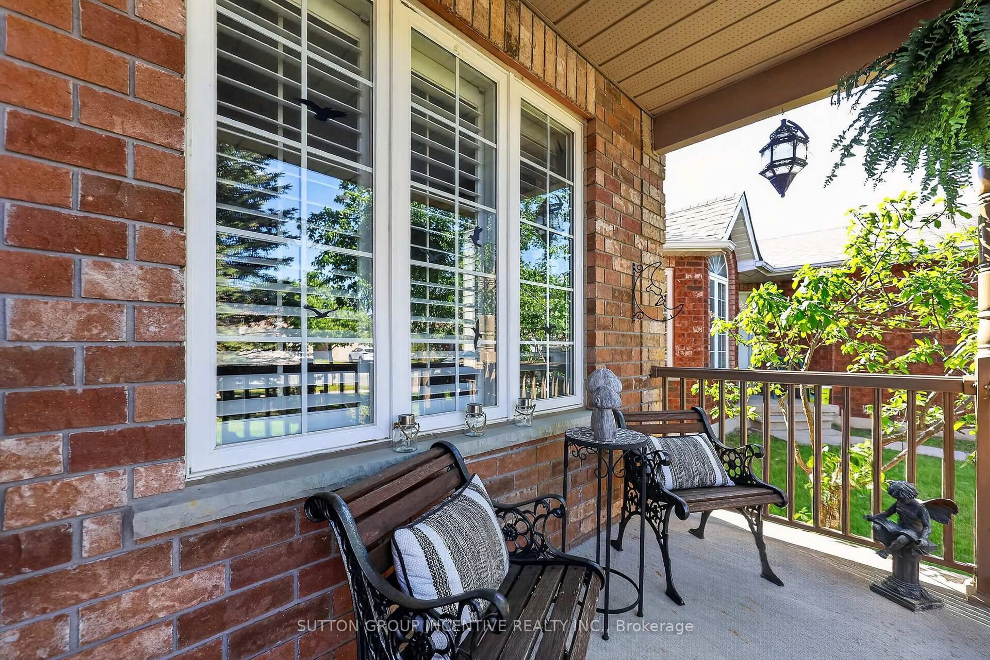 Patio, street for 255 Pringle Dr, Barrie Ontario L4N 0P4