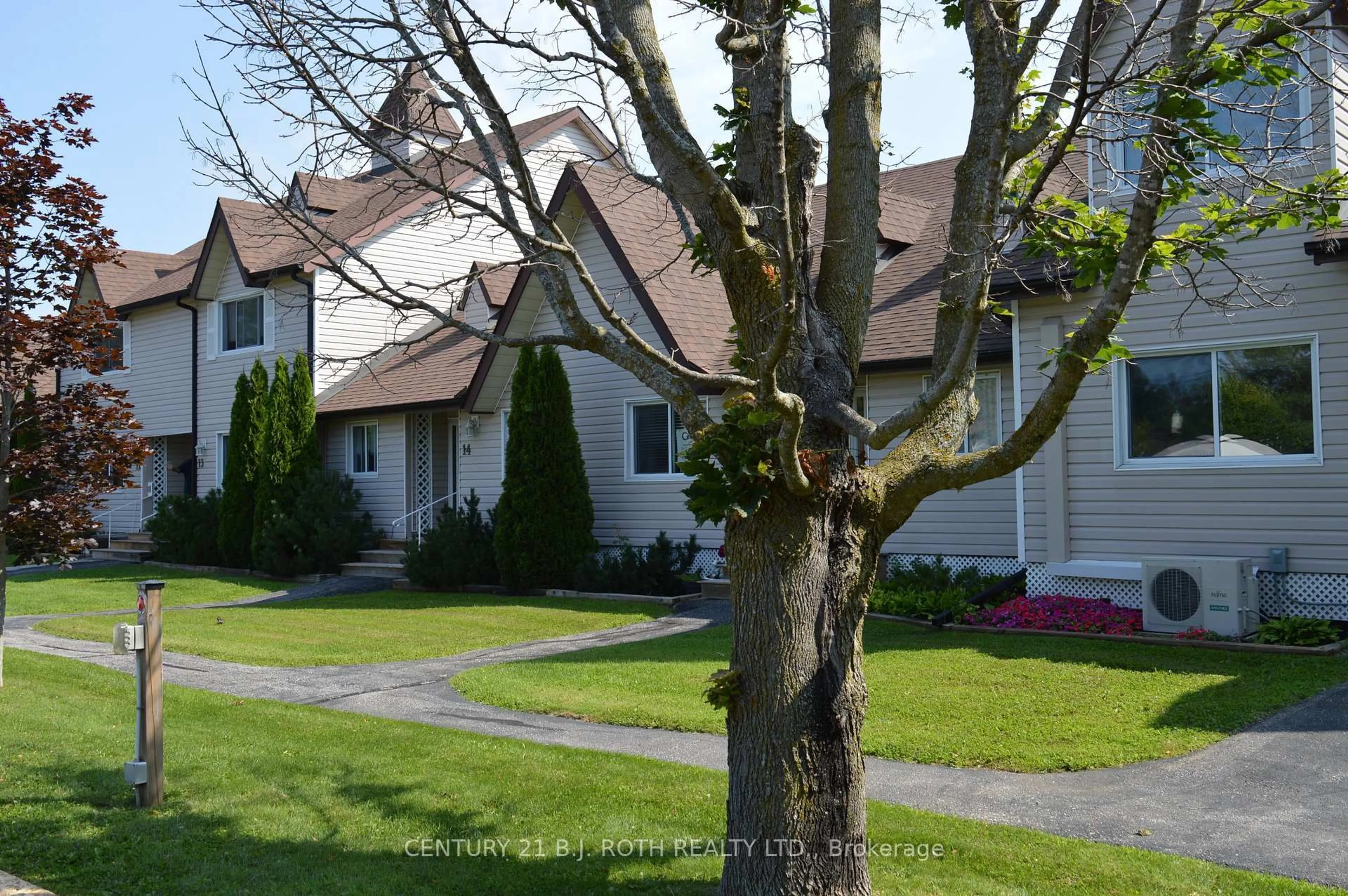 A pic from outside/outdoor area/front of a property/back of a property/a pic from drone, street for 71 Laguna Pkwy #15, Ramara Ontario L0K 1B0