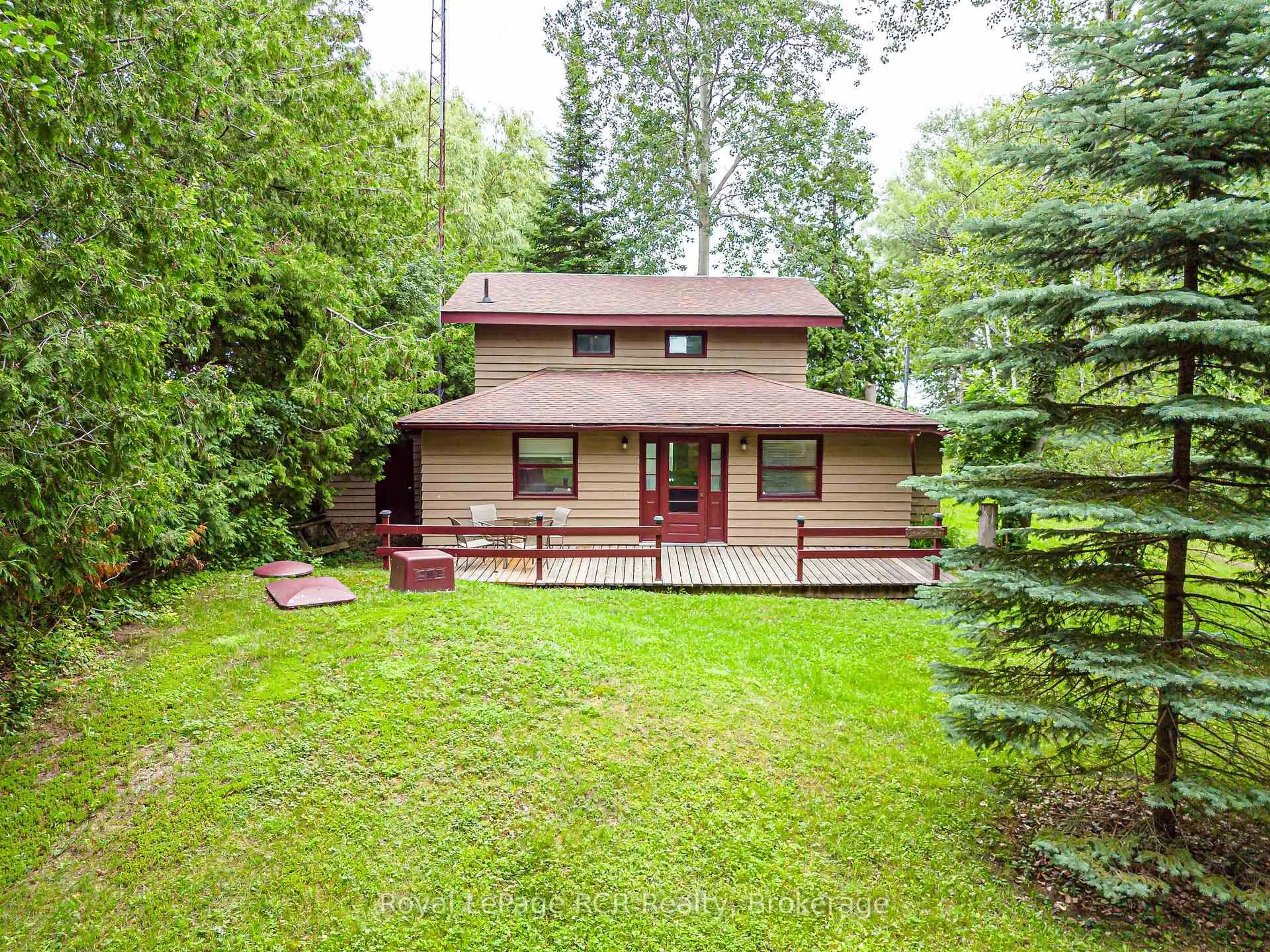A pic from outside/outdoor area/front of a property/back of a property/a pic from drone, forest/trees view for 35 Georgian Manor Dr, Collingwood Ontario L9Y 5P2