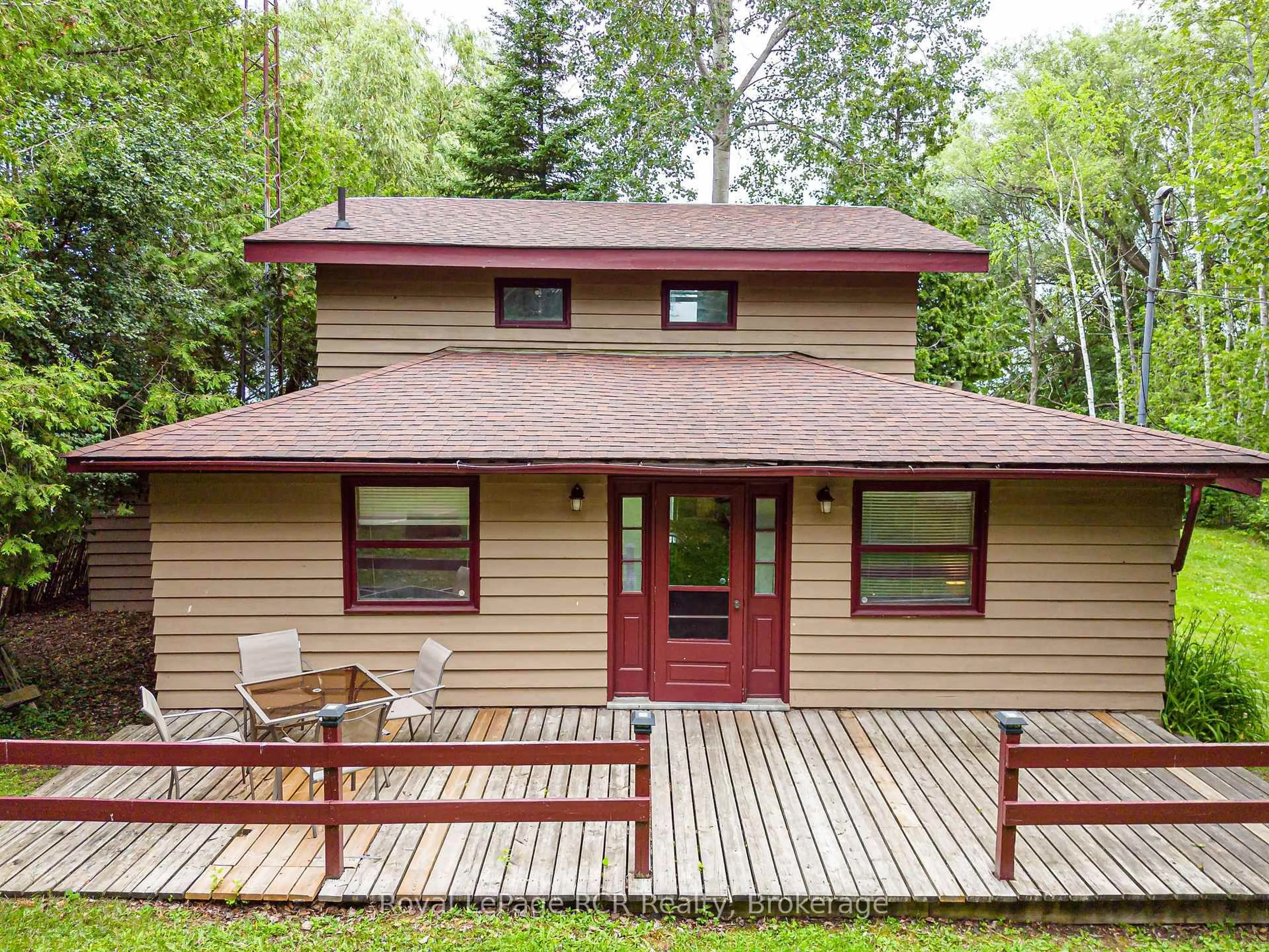 Home with vinyl exterior material, unknown for 35 Georgian Manor Dr, Collingwood Ontario L9Y 5P2