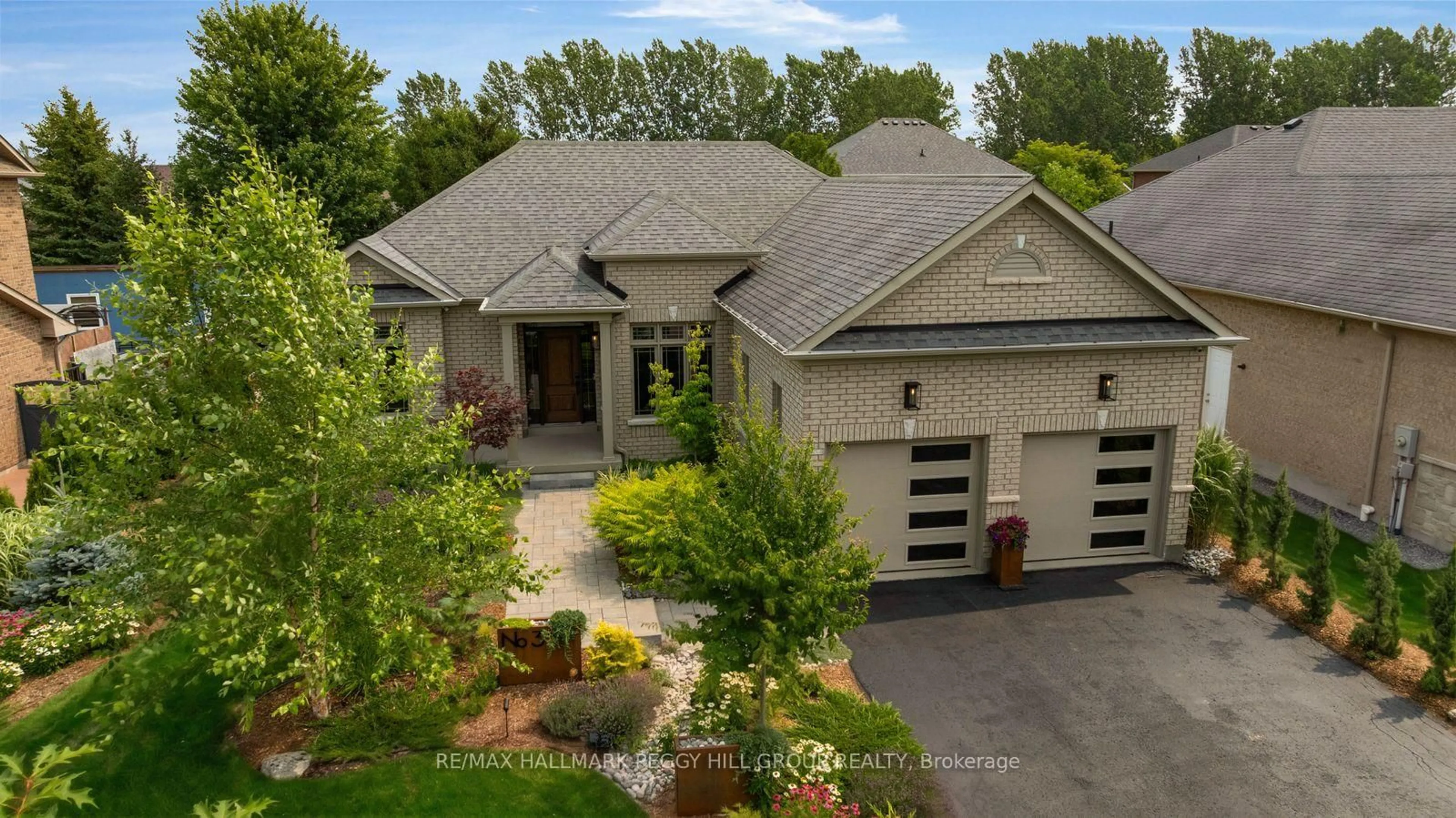A pic from outside/outdoor area/front of a property/back of a property/a pic from drone, street for 3 Frances Dr, Collingwood Ontario L9Y 0A8