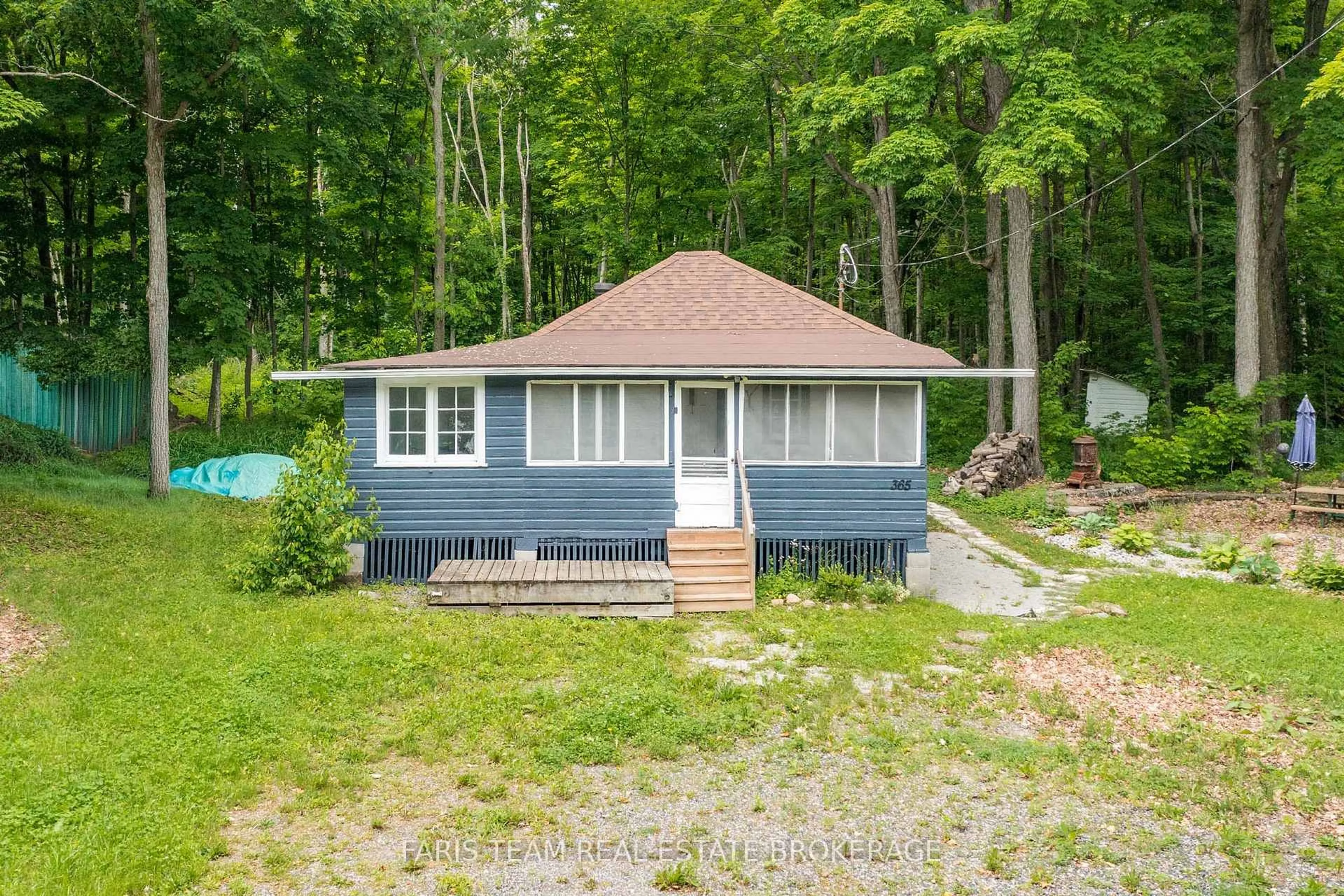A pic from outside/outdoor area/front of a property/back of a property/a pic from drone, water/lake/river/ocean view for 365 Robins Point Rd, Tay Ontario L0K 2A0