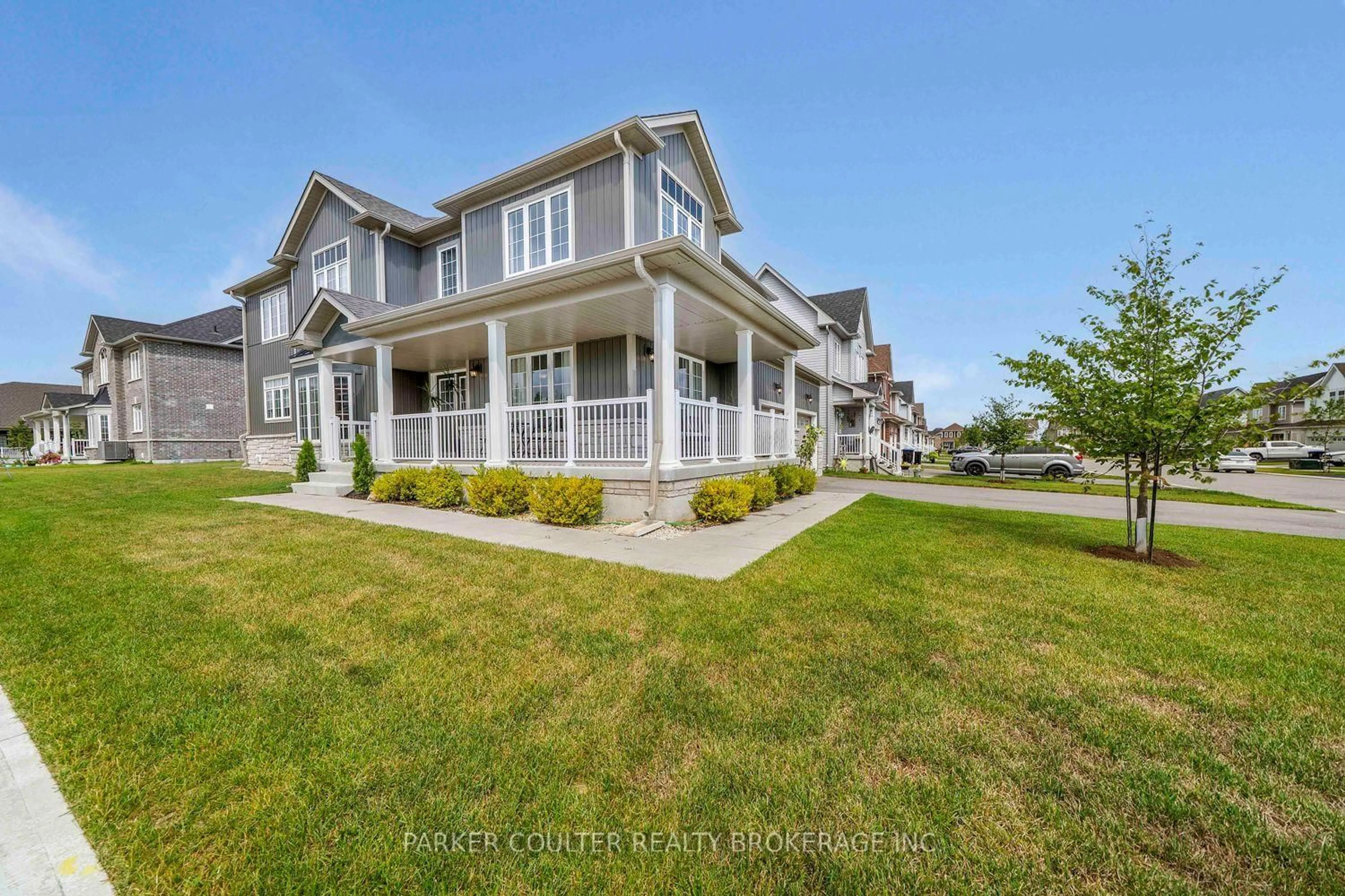 Home with vinyl exterior material, water/lake/river/ocean view for 202 Clipper Dr, Clearview Ontario L0M 1S0