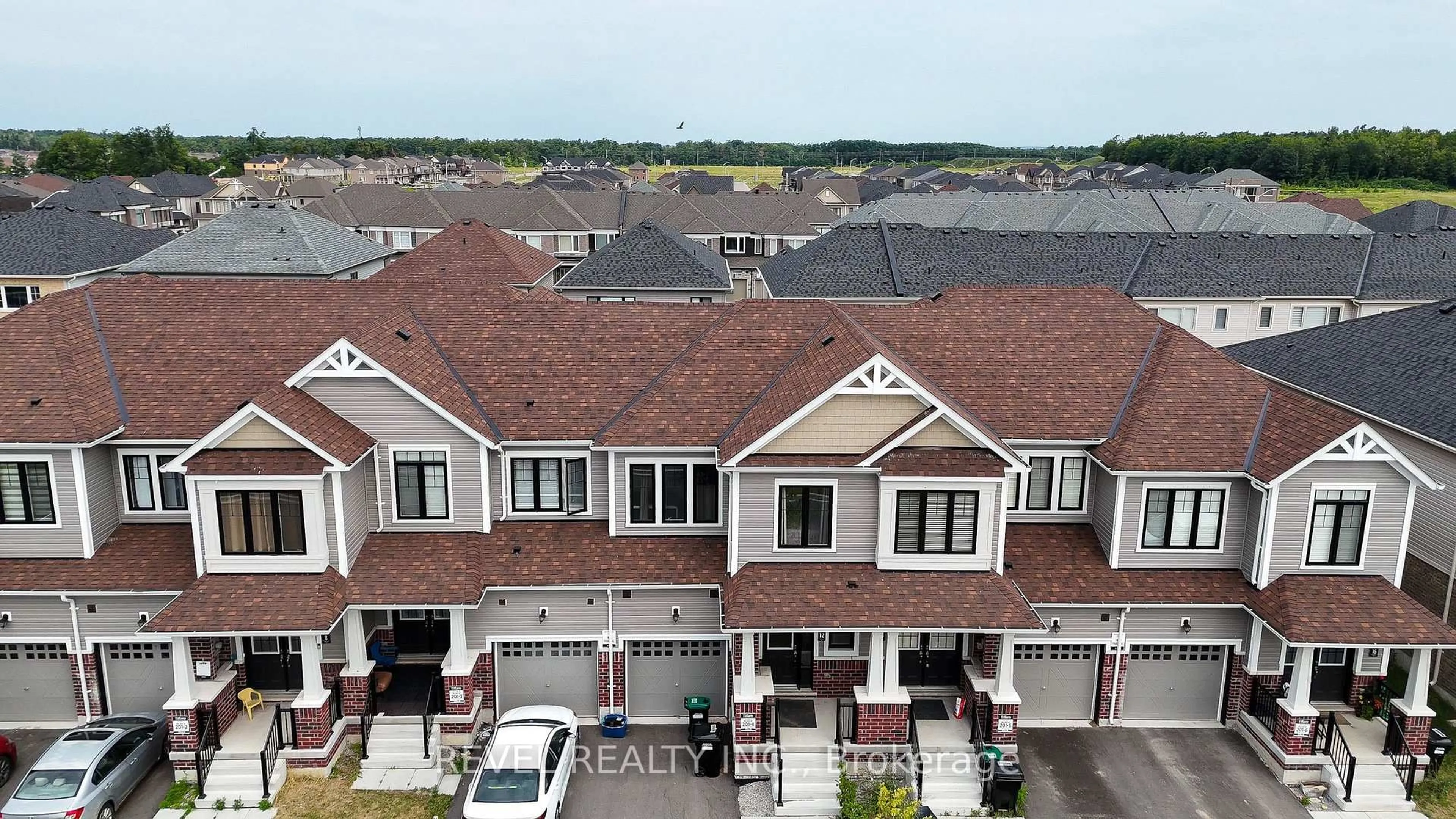 A pic from outside/outdoor area/front of a property/back of a property/a pic from drone, unknown for 12 Hylton Dr, Barrie Ontario L9J 0W5