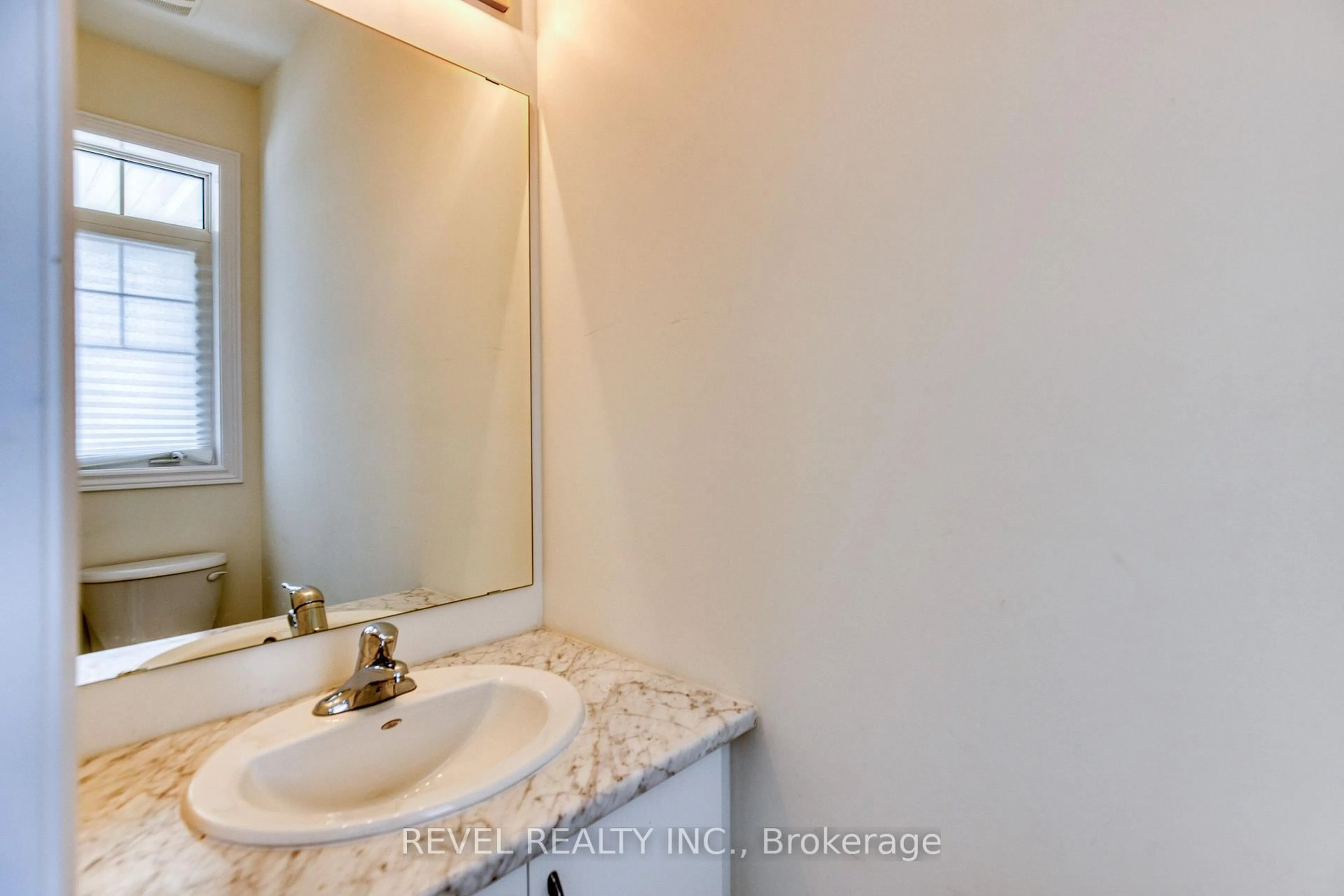 Standard bathroom, unknown for 12 Hylton Dr, Barrie Ontario L9J 0W5