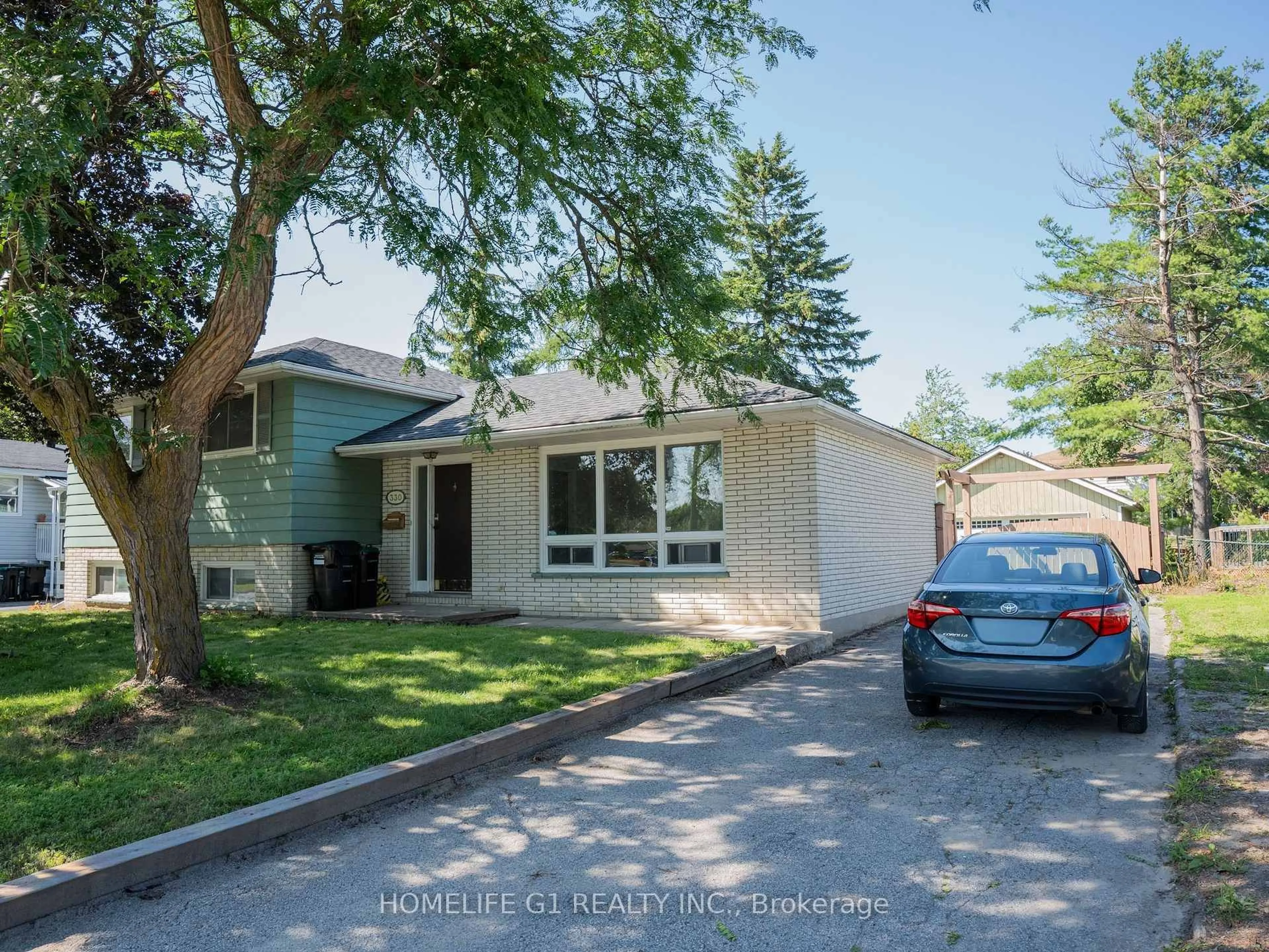 Home with vinyl exterior material, street for 330 Grove St, Barrie Ontario L4M 2R5