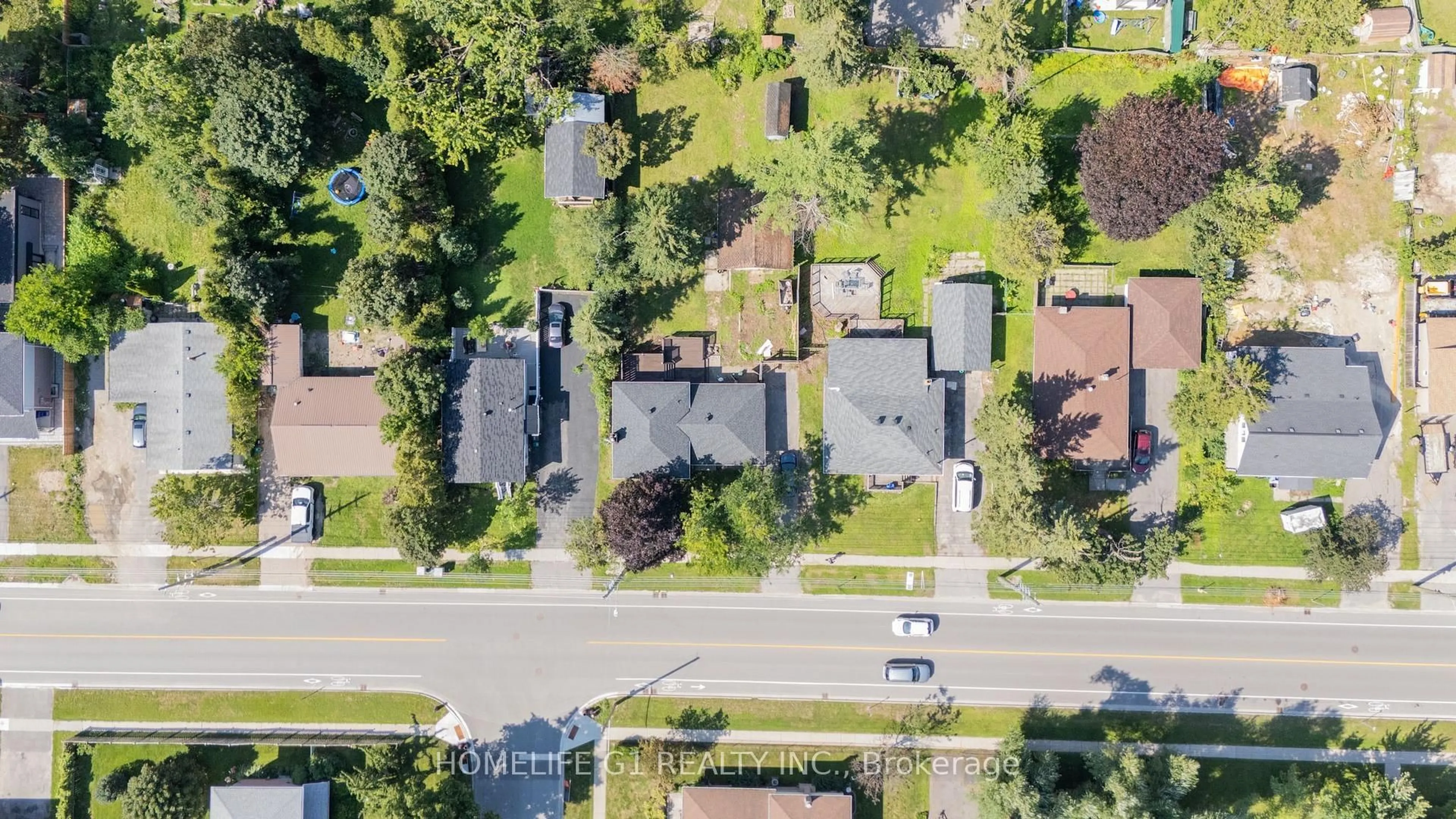 A pic from outside/outdoor area/front of a property/back of a property/a pic from drone, street for 330 Grove St, Barrie Ontario L4M 2R5
